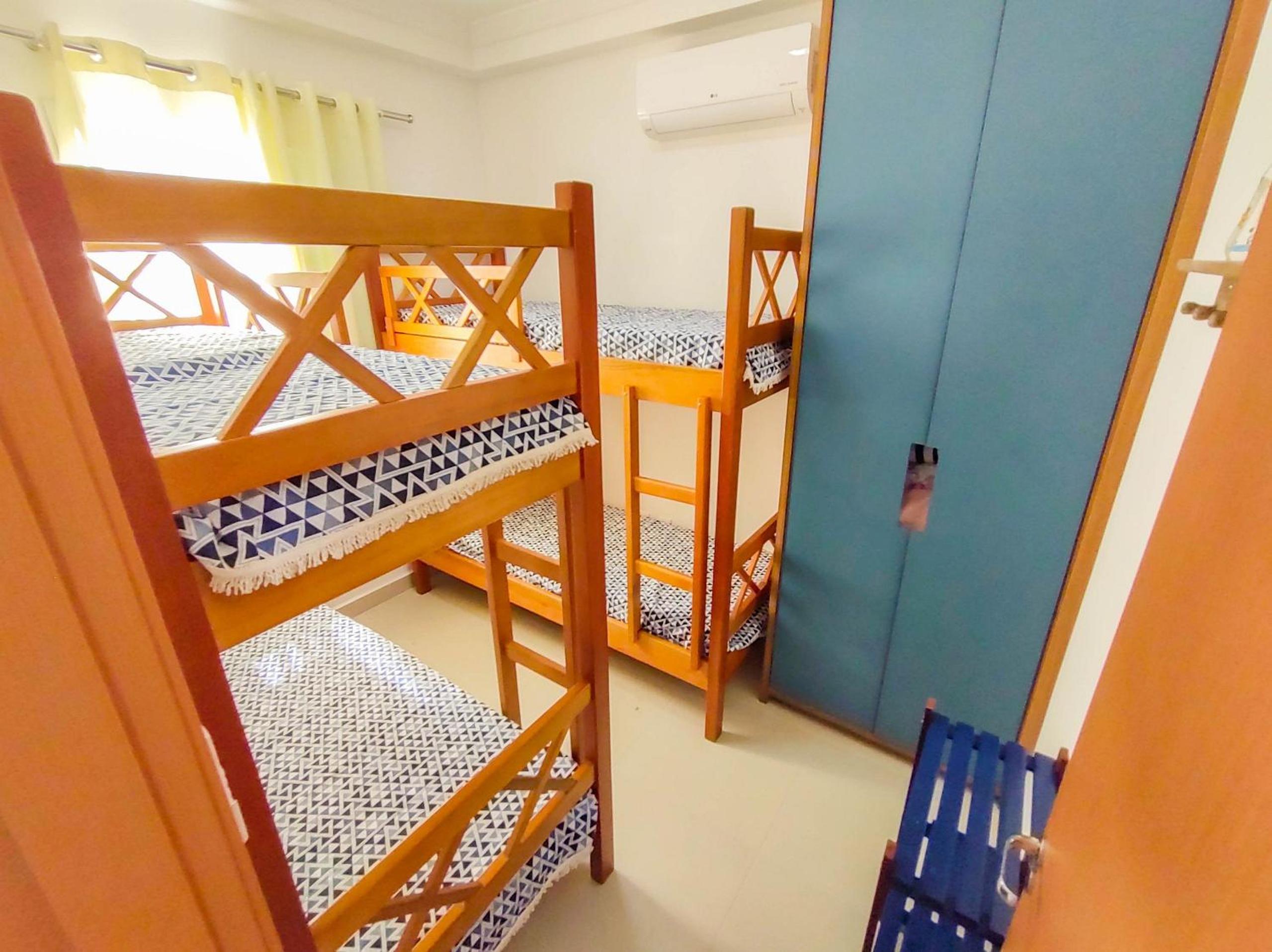 Apartamentos 300m Praia das Toninhas - vista para a serra do mar