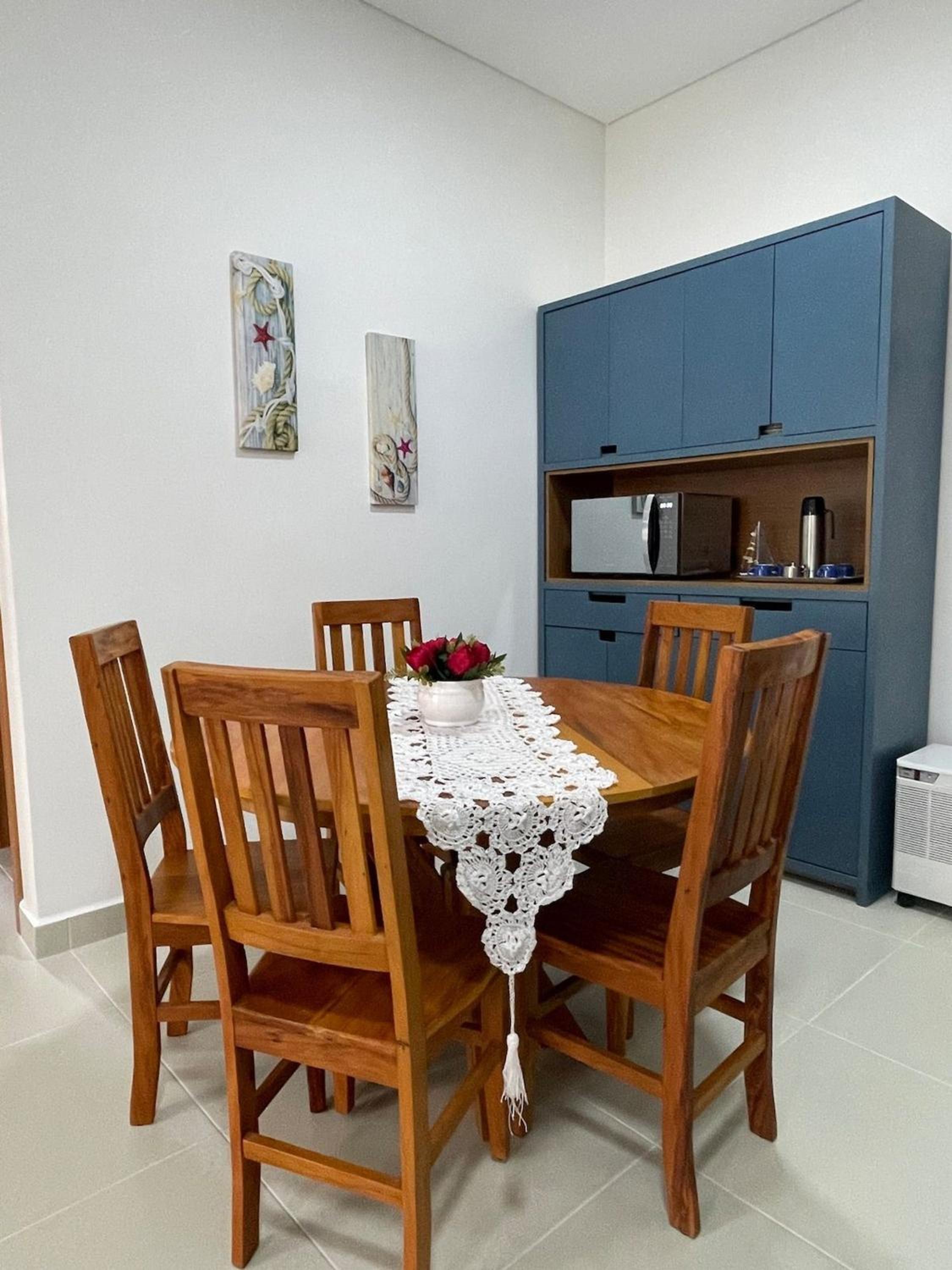 Apartamentos 300m Praia das Toninhas - vista para a serra do mar
