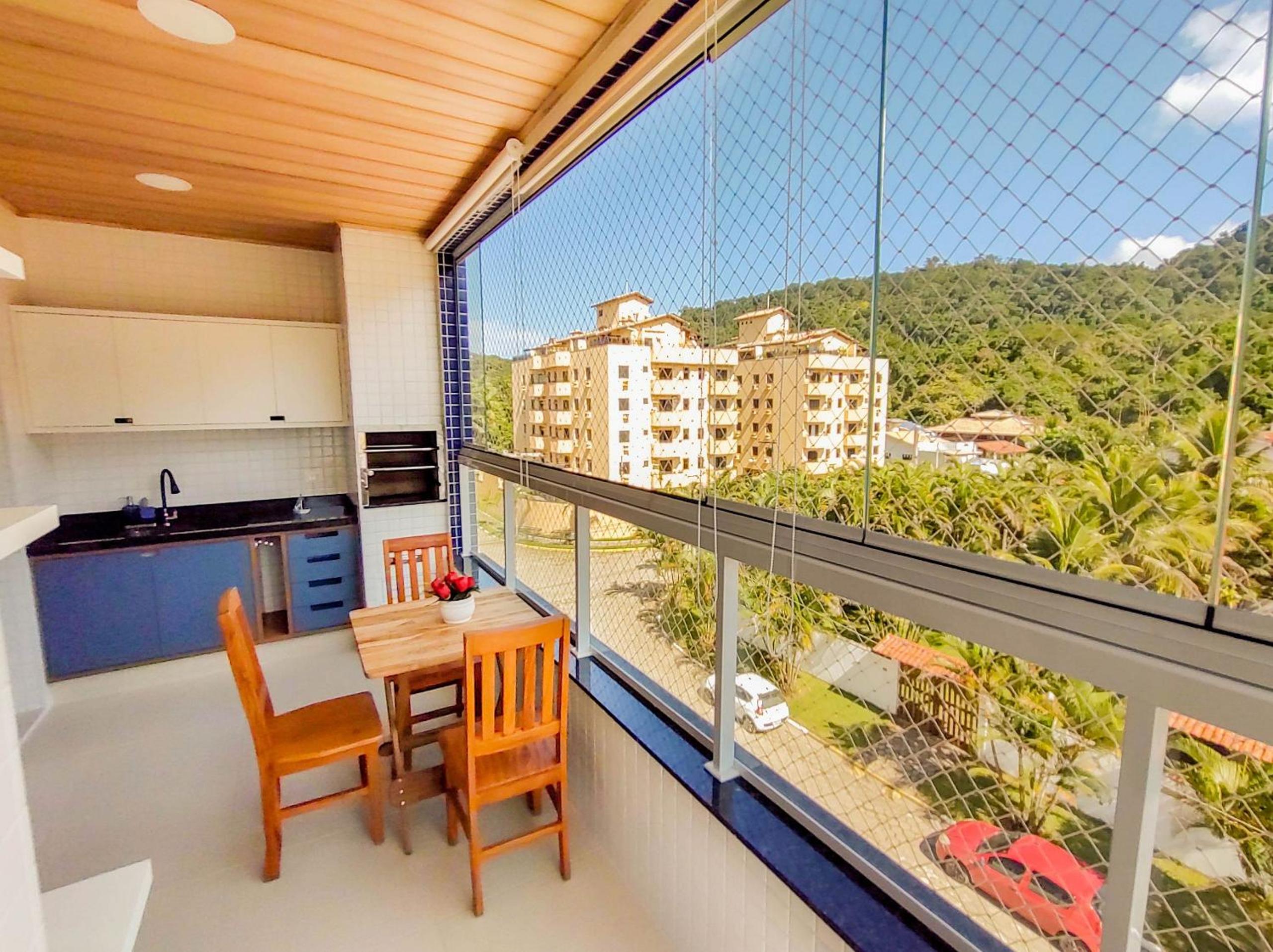 Apartamentos 300m Praia das Toninhas - vista para a serra do mar