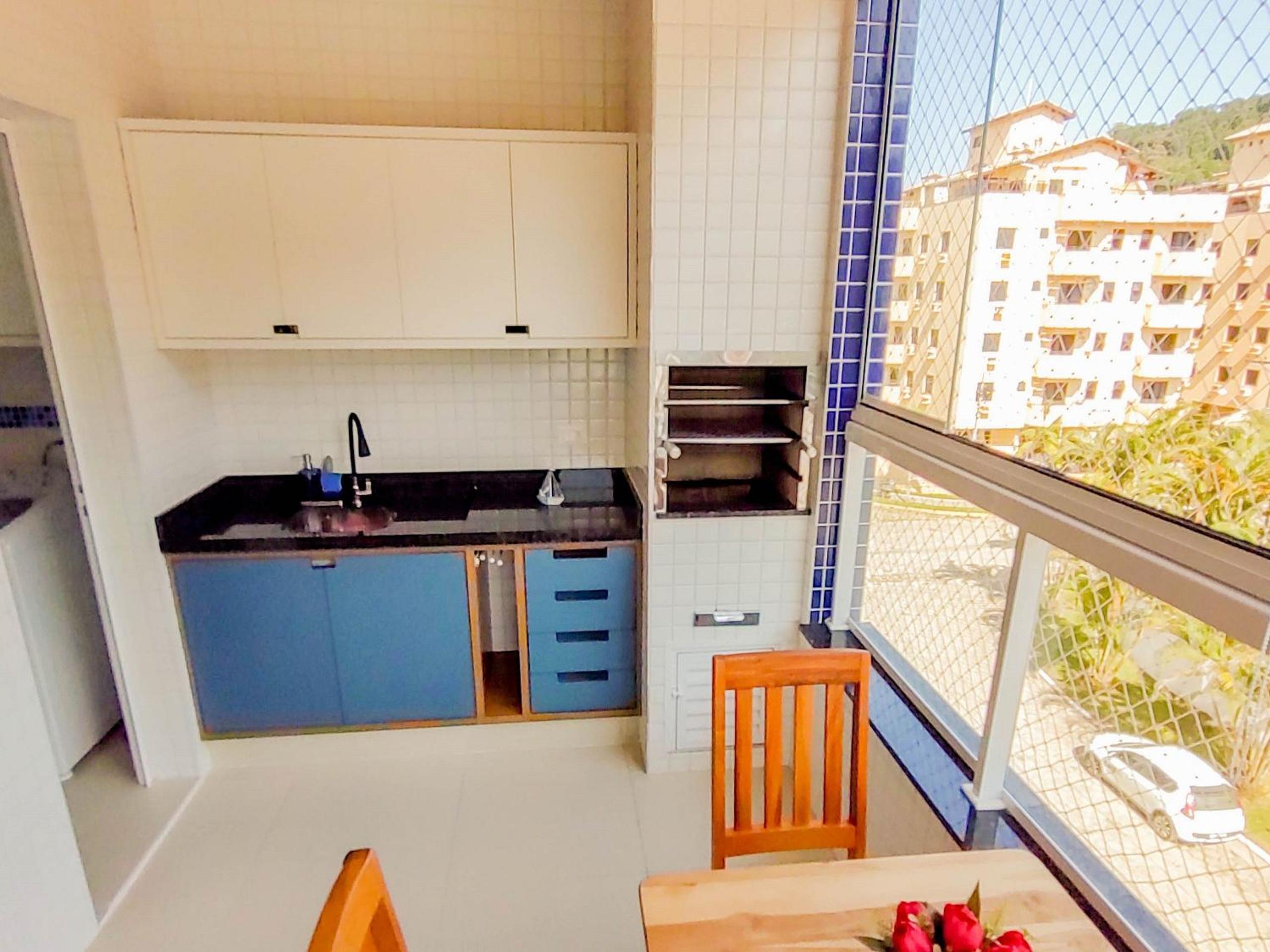 Apartamentos 300m Praia das Toninhas - vista para a serra do mar