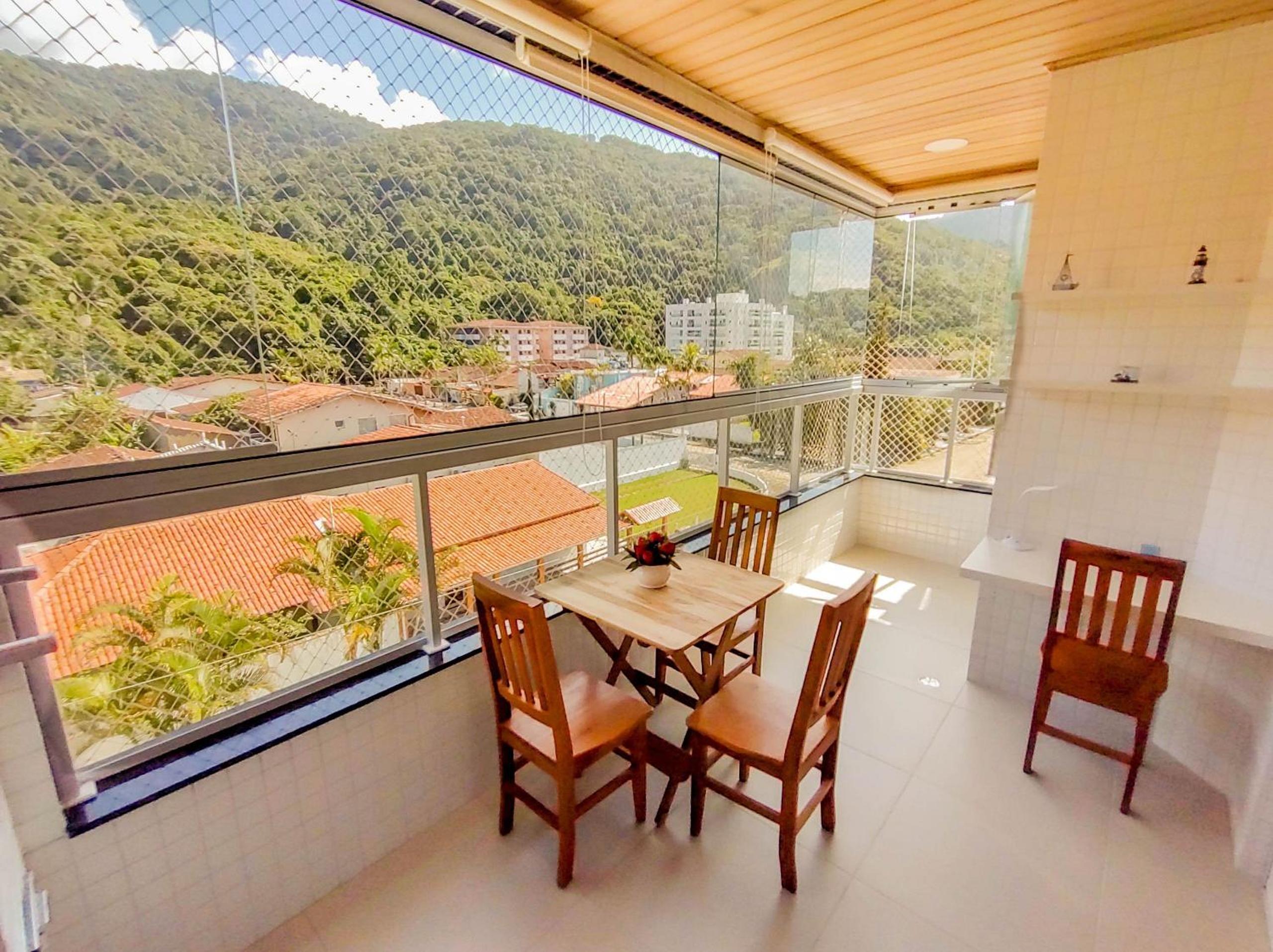Apartamentos 300m Praia das Toninhas - vista para a serra do mar