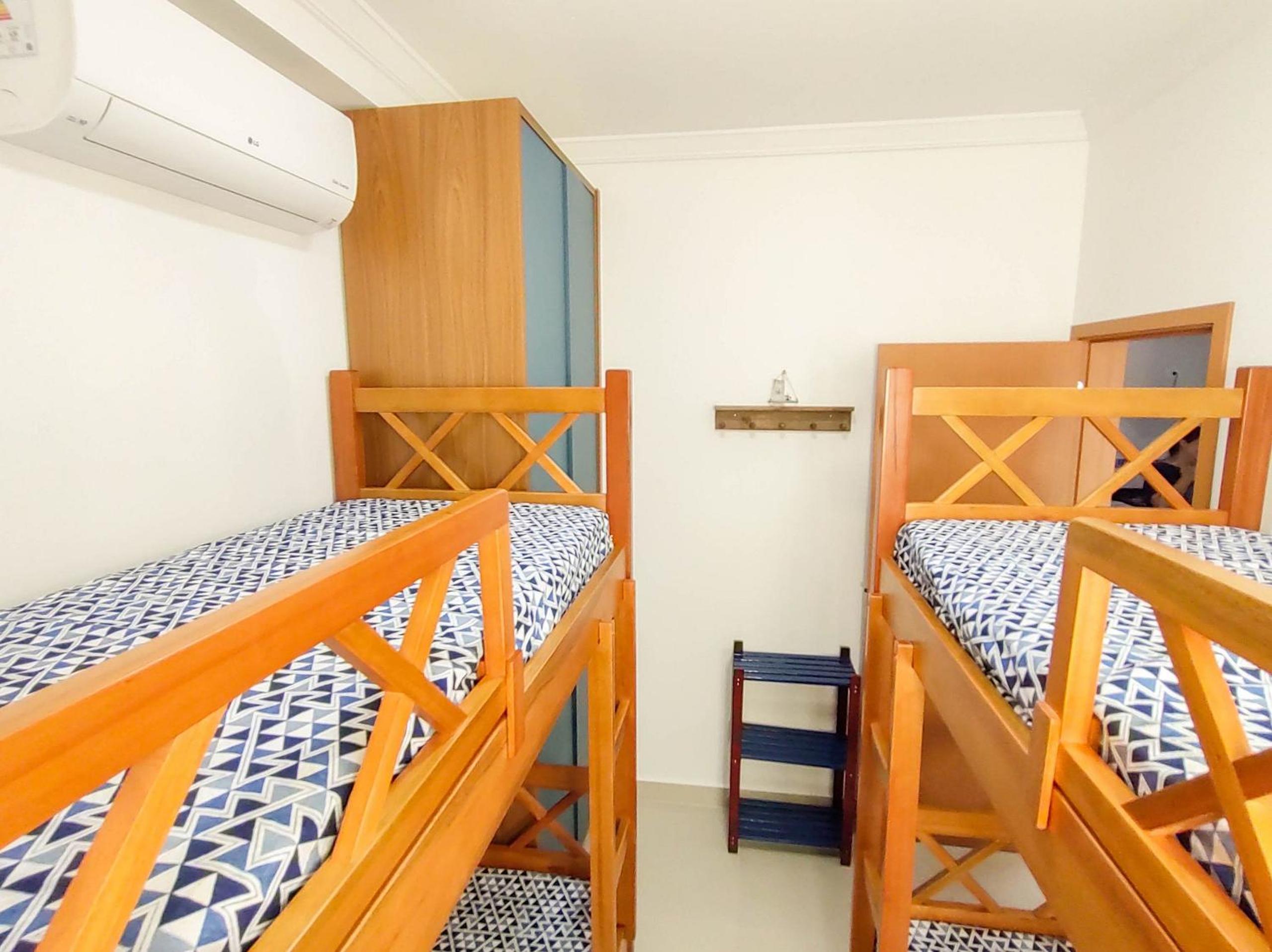 Apartamentos 300m Praia das Toninhas - vista para a serra do mar
