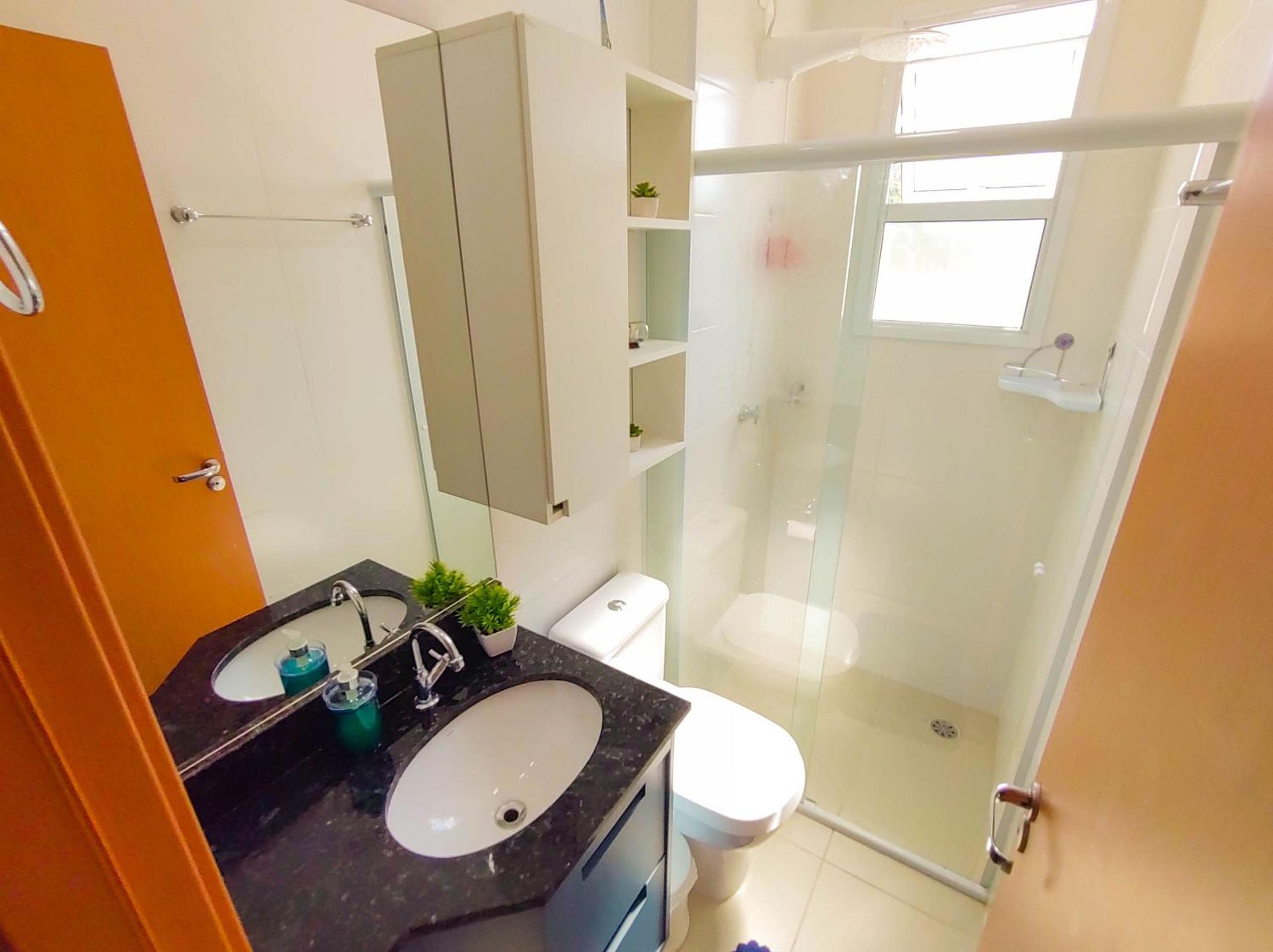 Apartamentos 300m Praia das Toninhas - vista para a serra do mar