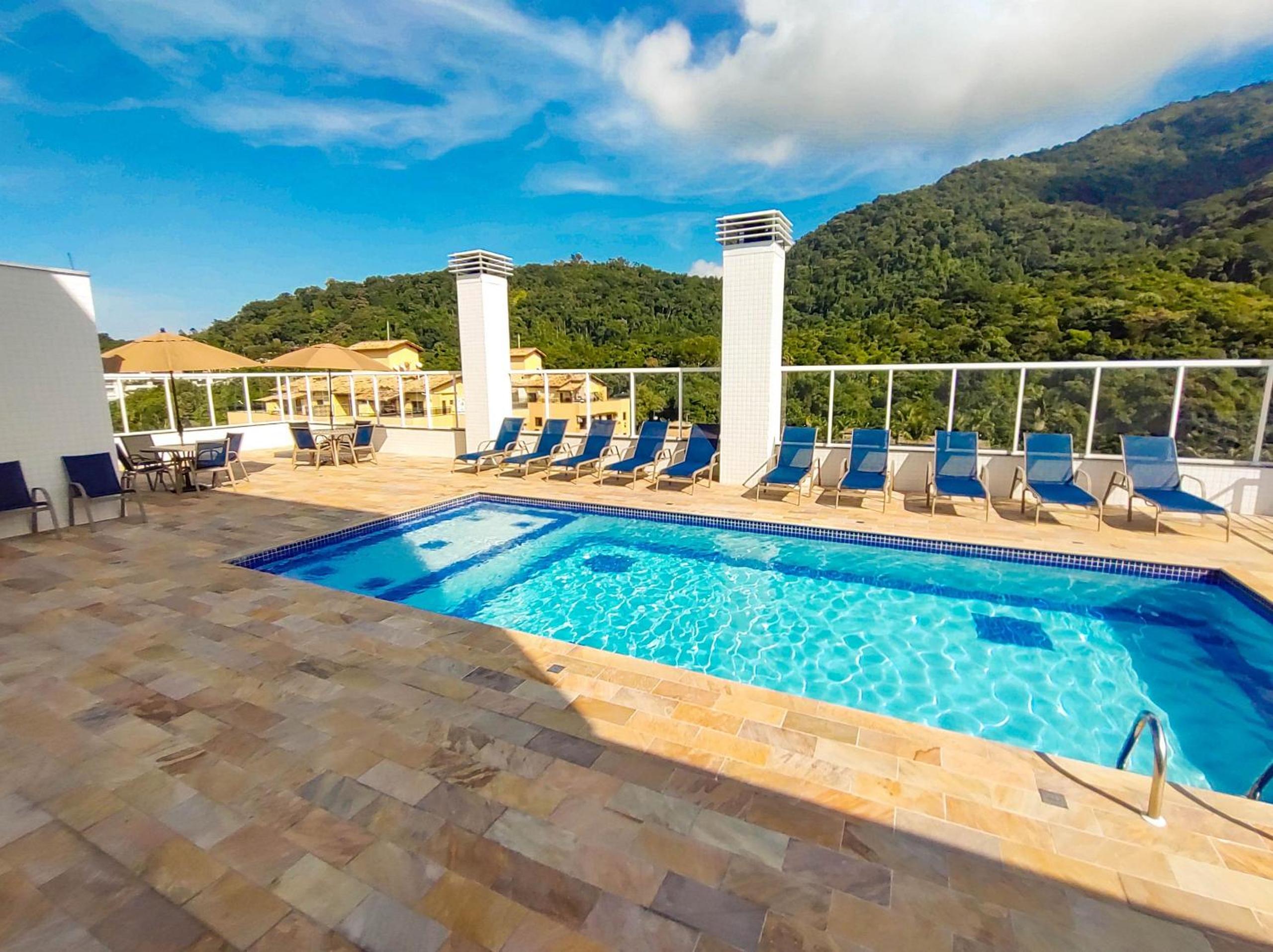 Apartamentos 300m Praia das Toninhas - vista para a serra do mar