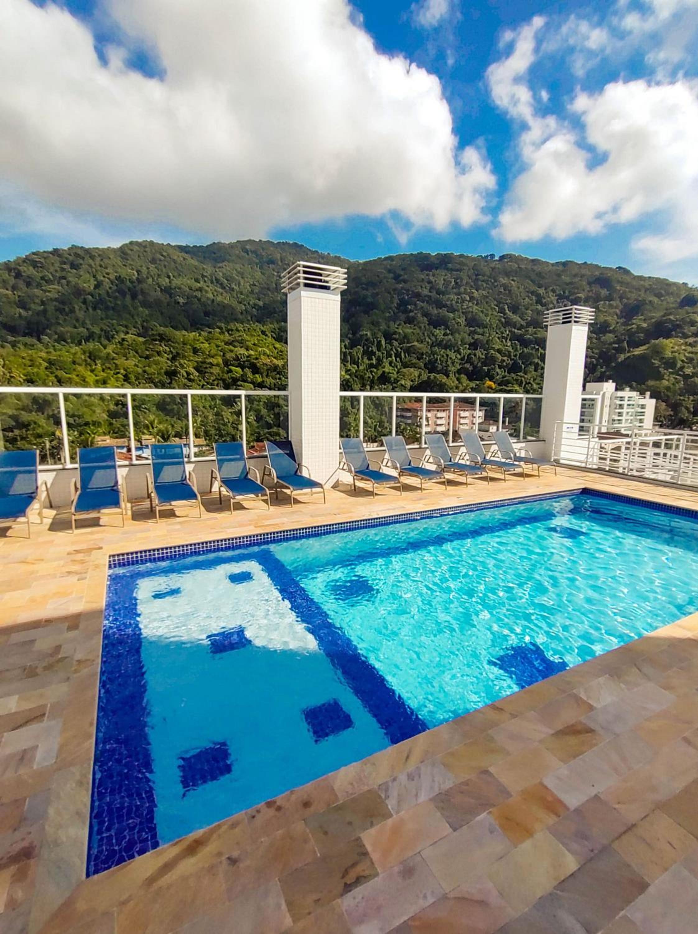 Apartamentos 300m Praia das Toninhas - vista para a serra do mar