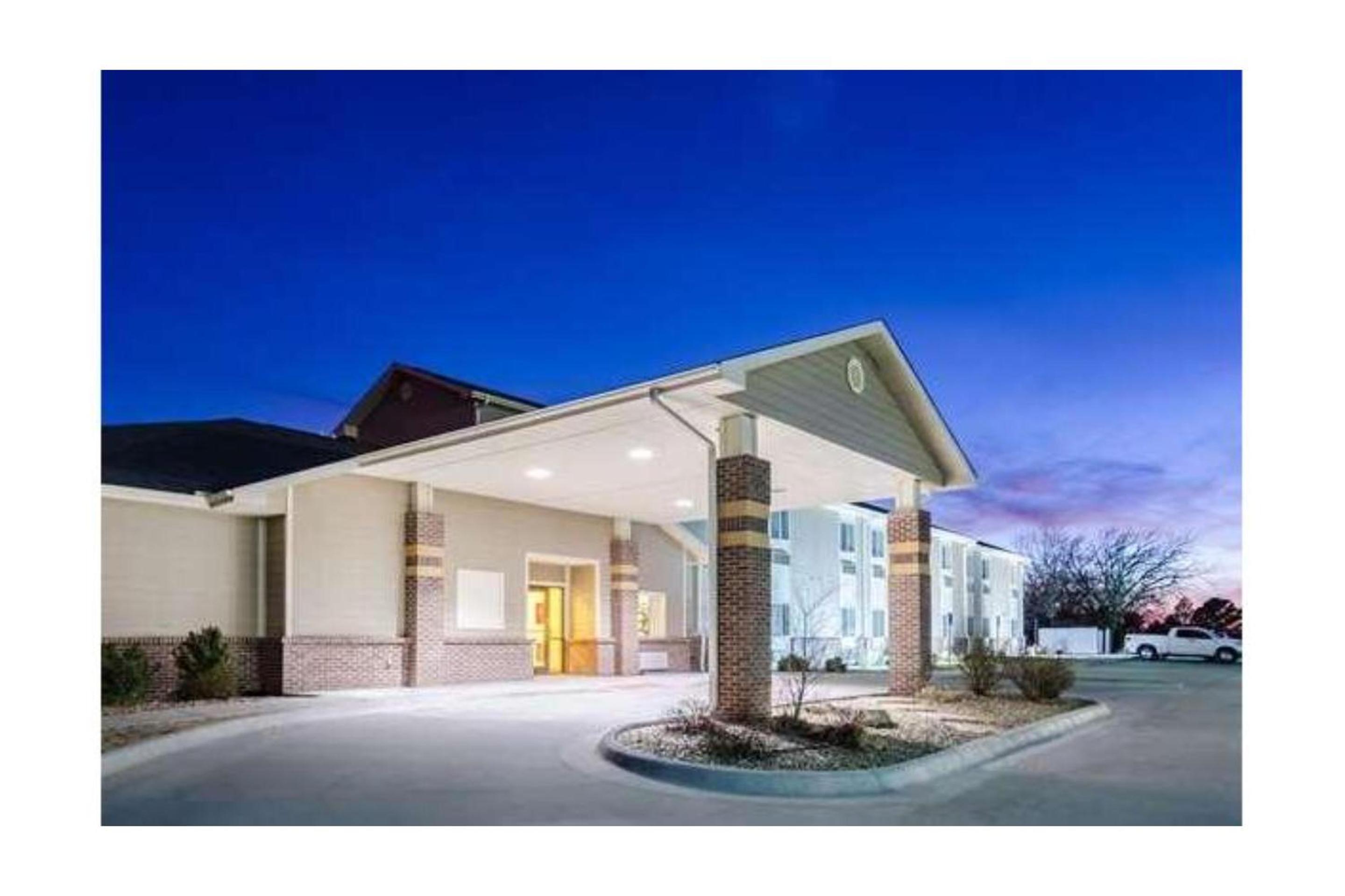Park View Inn & Suites, Hoisington view 3
