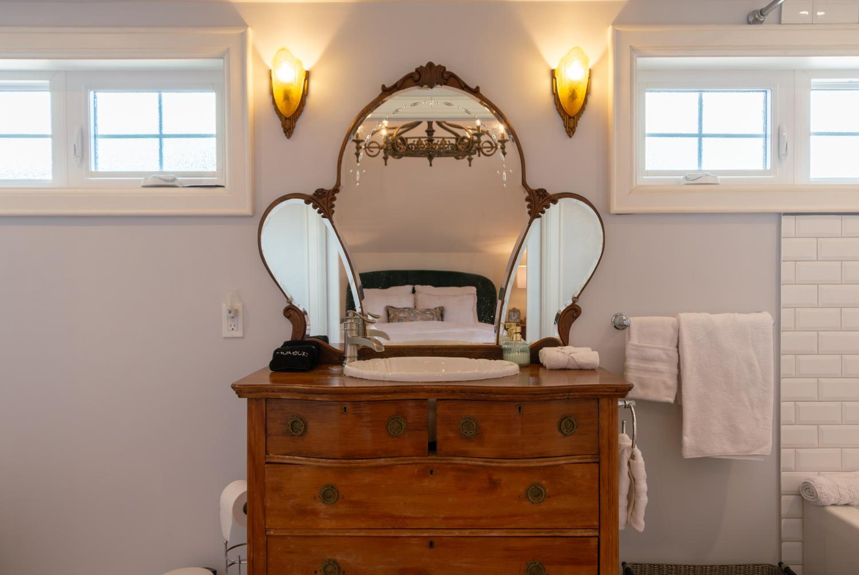 Elegant Elora Home with Stylish Décor