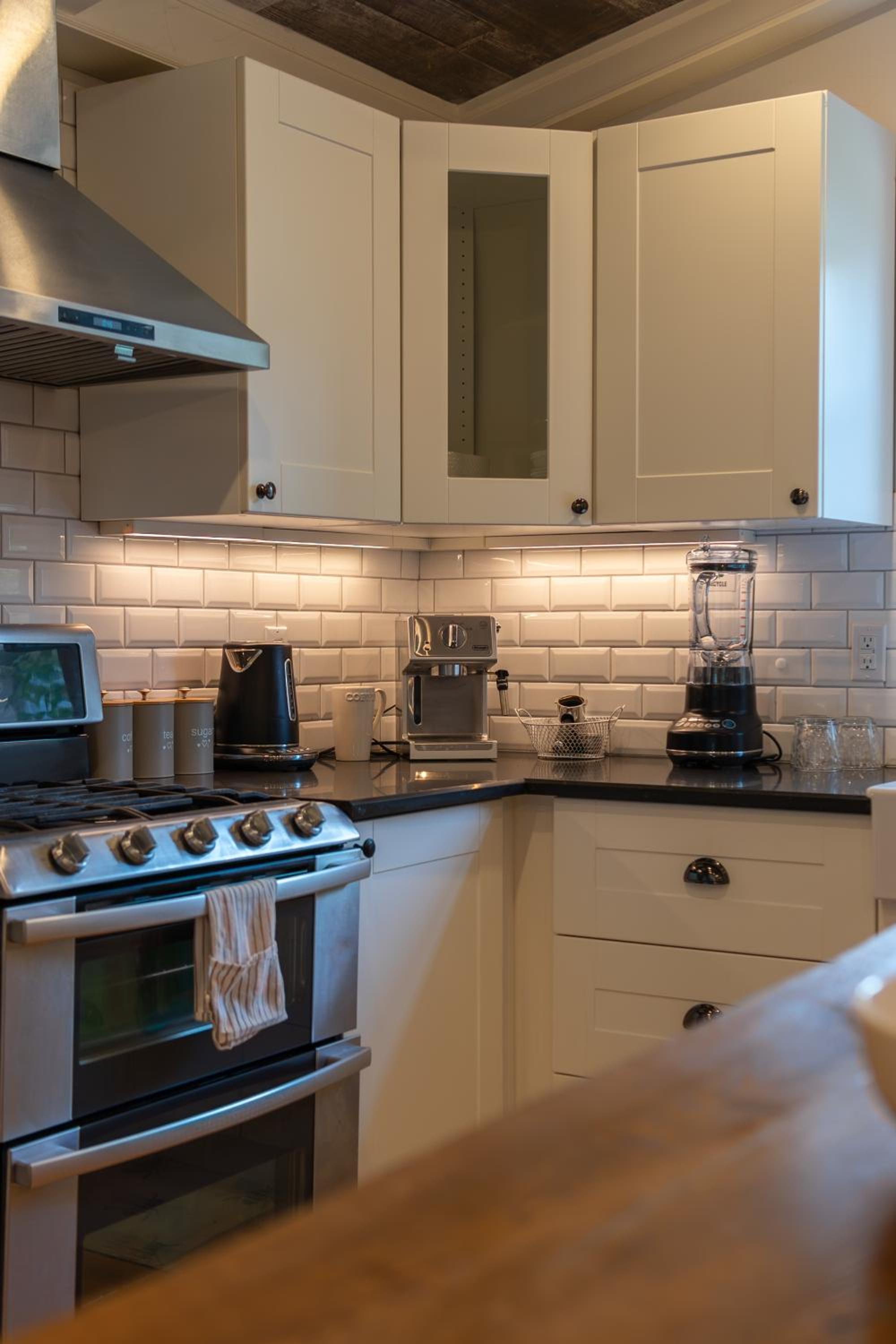Elegant Elora Home with Stylish Décor