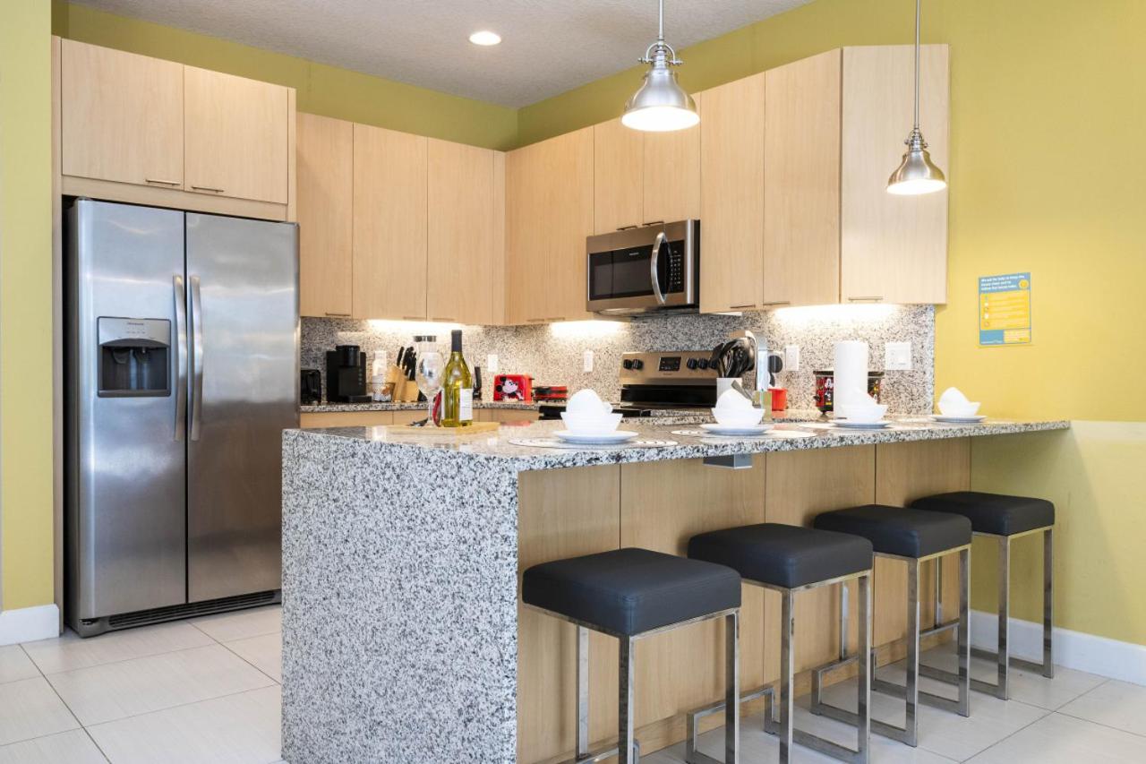 3BR Townhouse Near Disney BBQ Grill and Pool