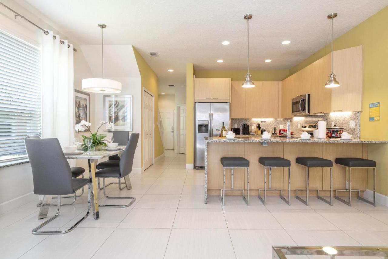 3BR Townhouse Near Disney BBQ Grill and Pool