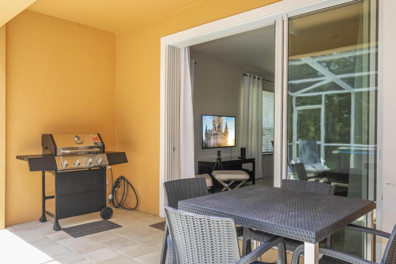 3BR Townhouse Near Disney BBQ Grill and Pool