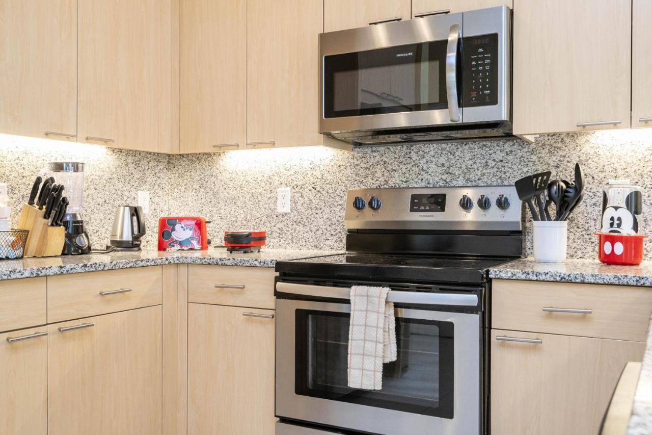 3BR Townhouse Near Disney BBQ Grill and Pool