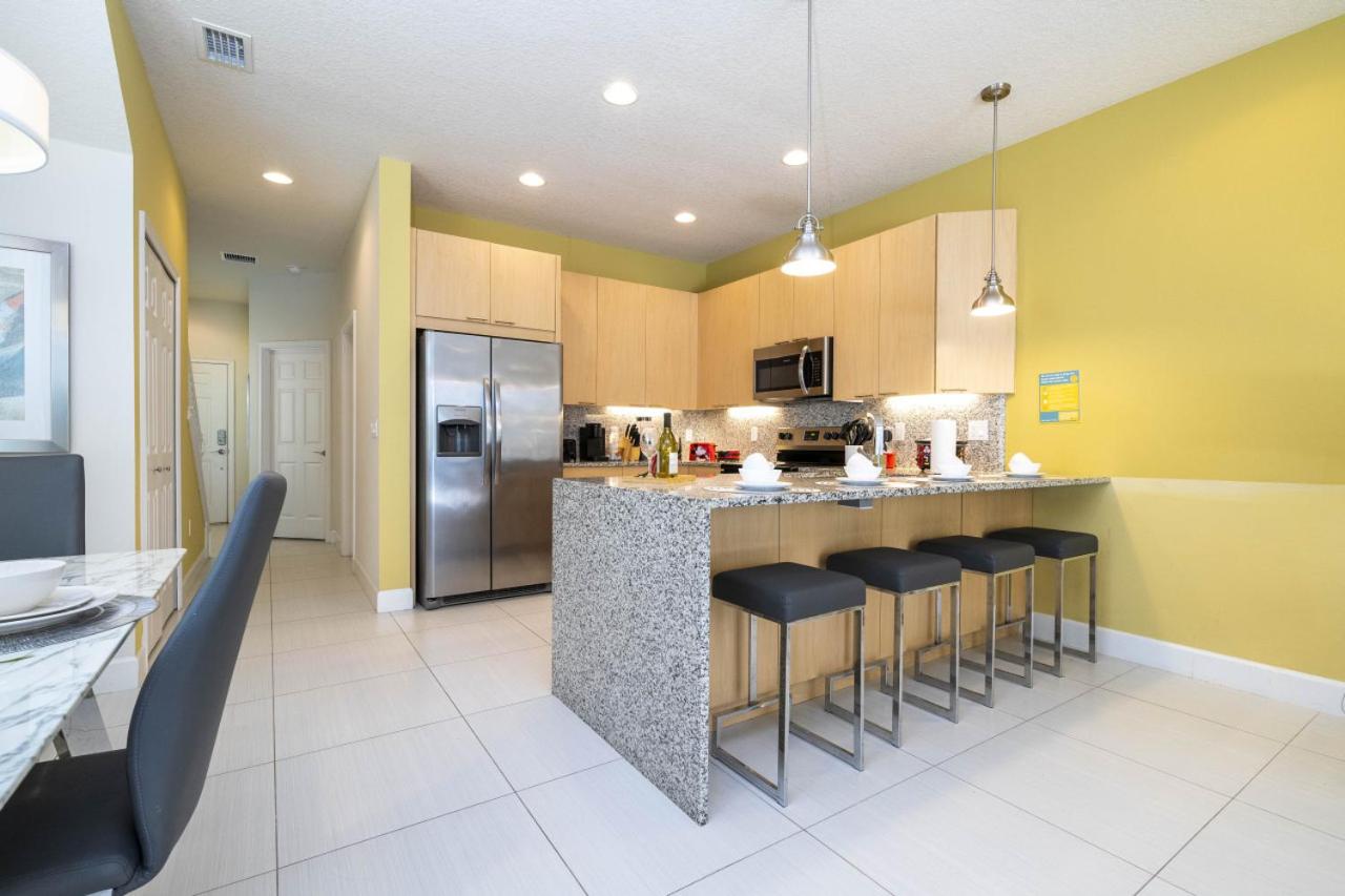3BR Townhouse Near Disney BBQ Grill and Pool