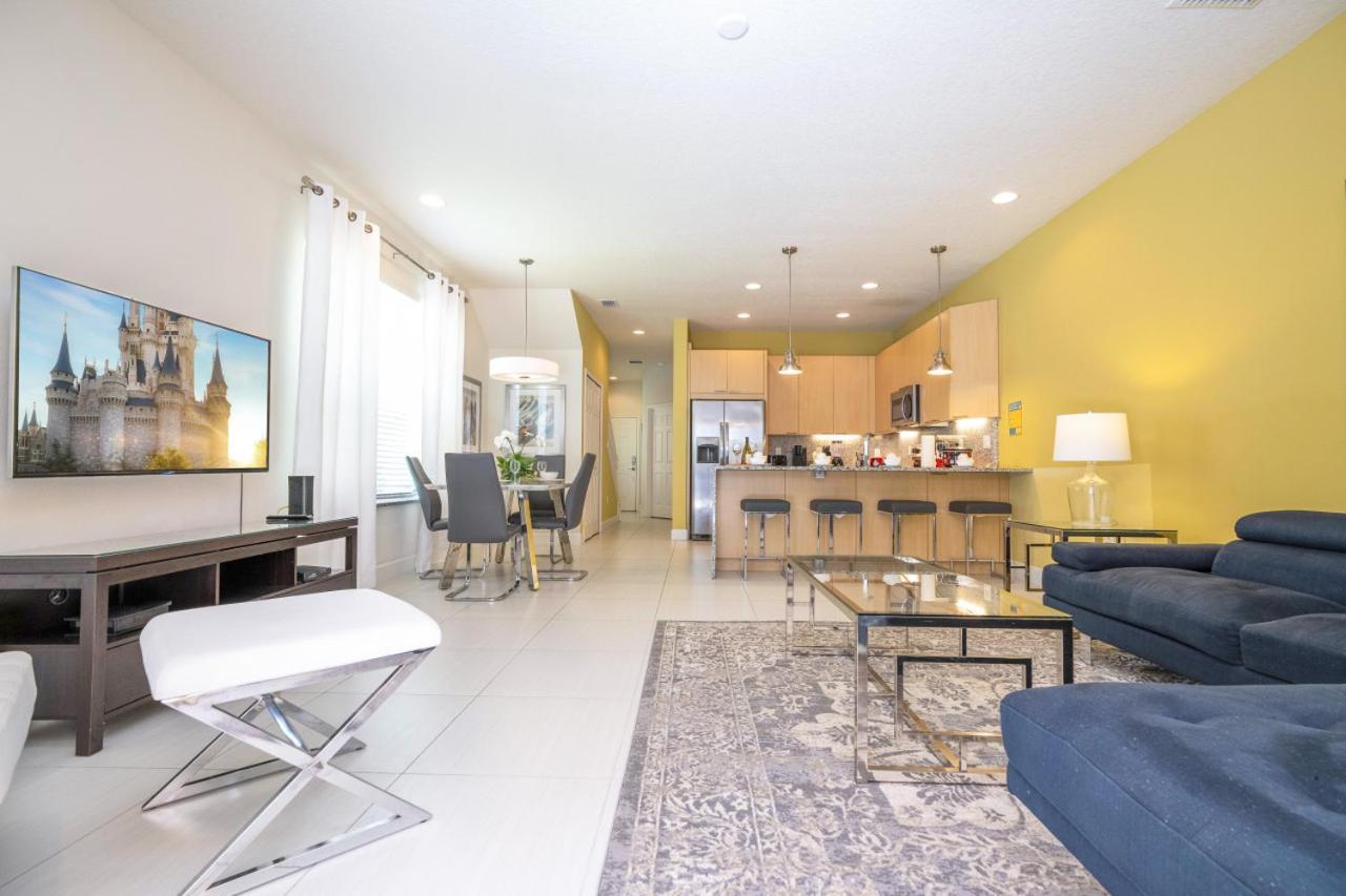 3BR Townhouse Near Disney BBQ Grill and Pool