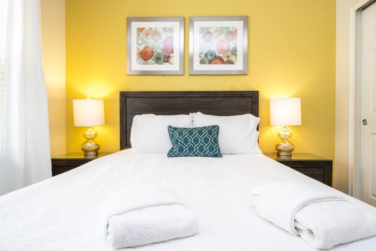 3BR Townhouse Near Disney BBQ Grill and Pool