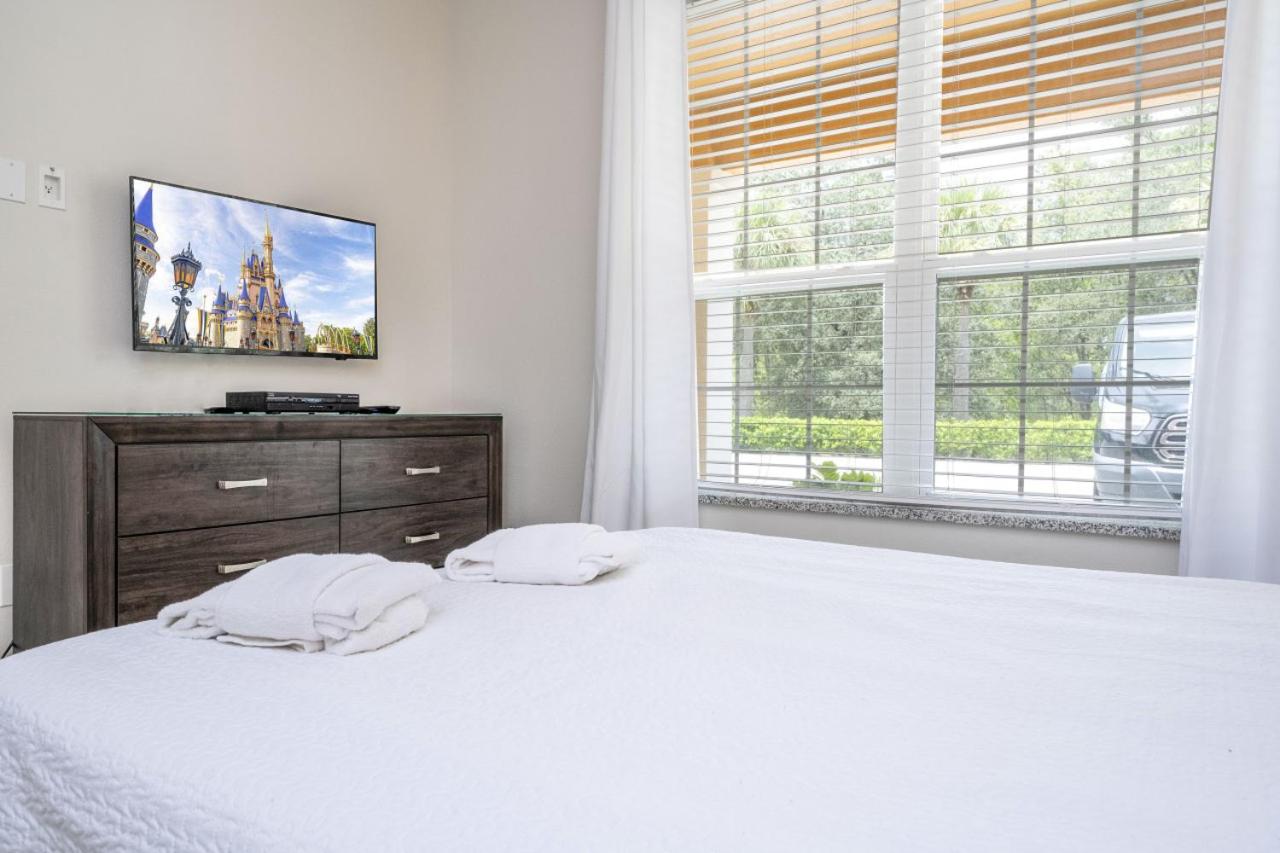 3BR Townhouse Near Disney BBQ Grill and Pool