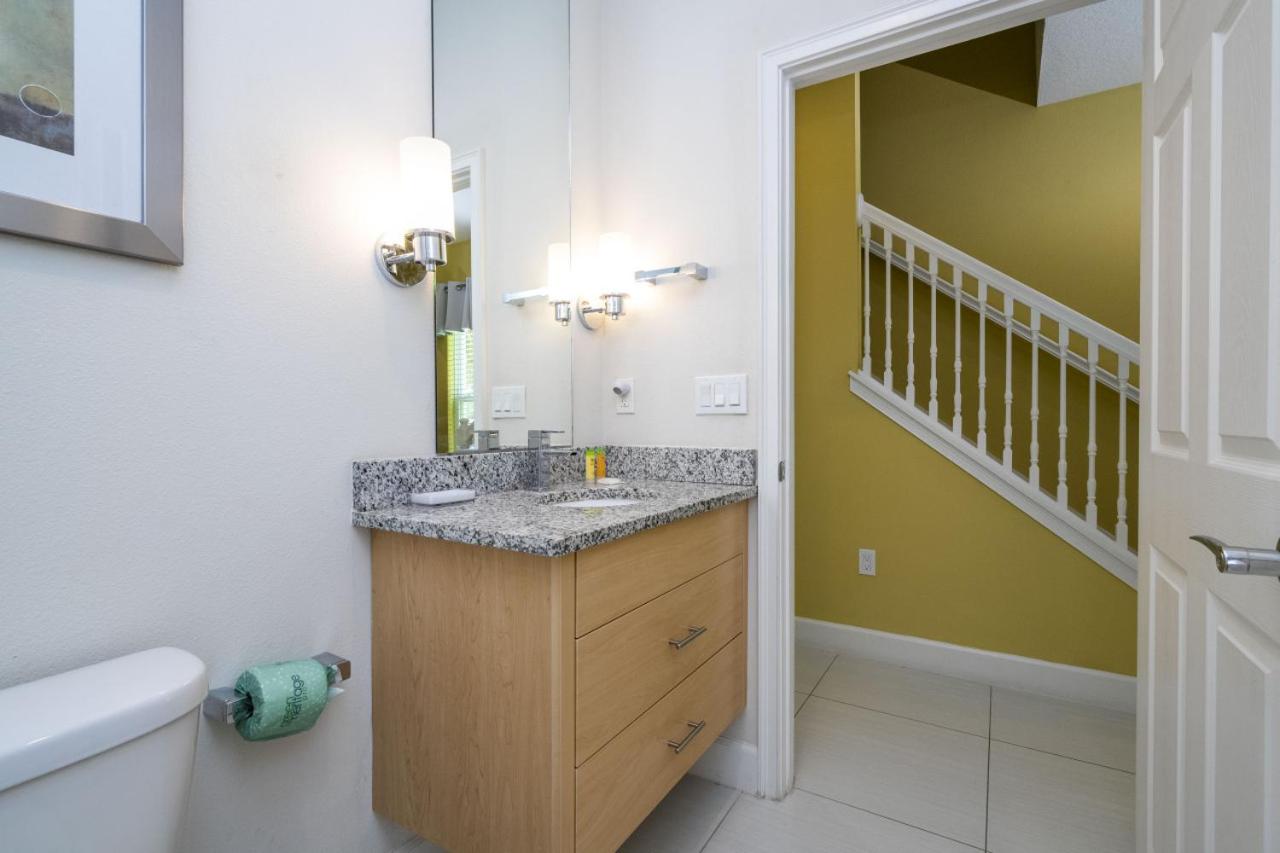 3BR Townhouse Near Disney BBQ Grill and Pool