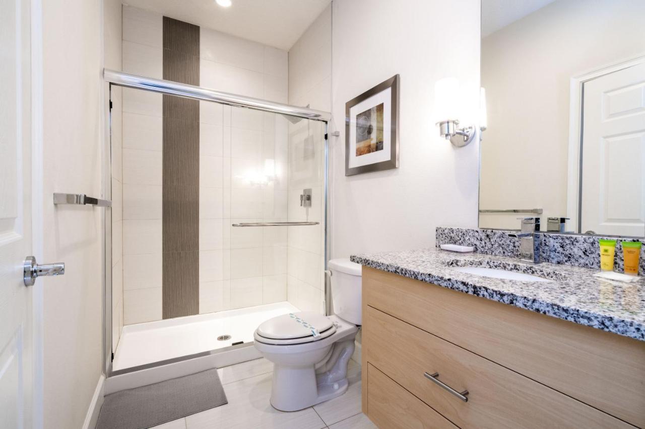 3BR Townhouse Near Disney BBQ Grill and Pool