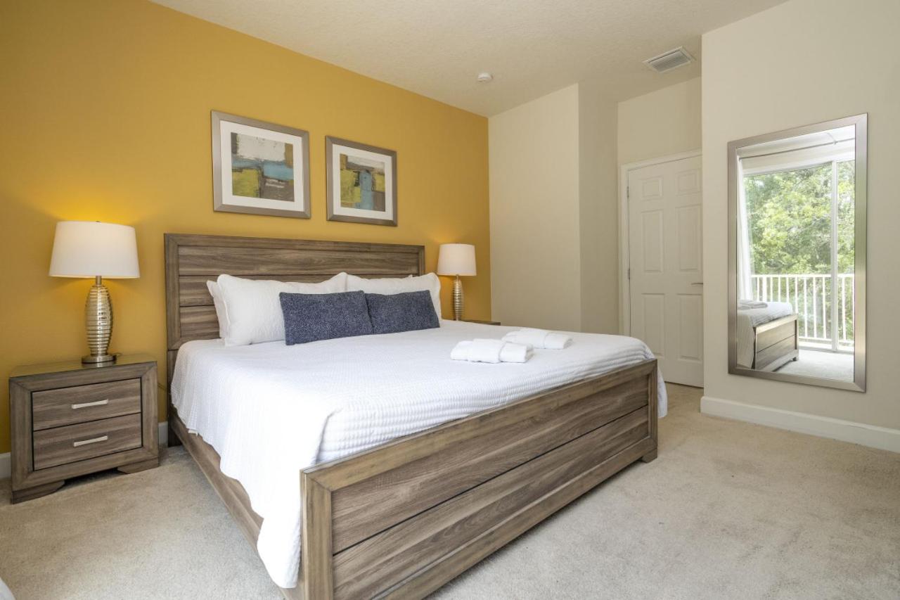 3BR Townhouse Near Disney BBQ Grill and Pool