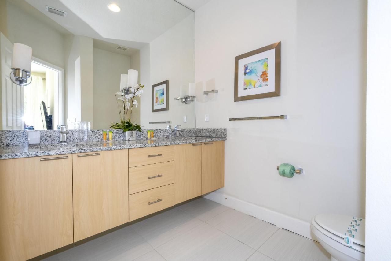 3BR Townhouse Near Disney BBQ Grill and Pool