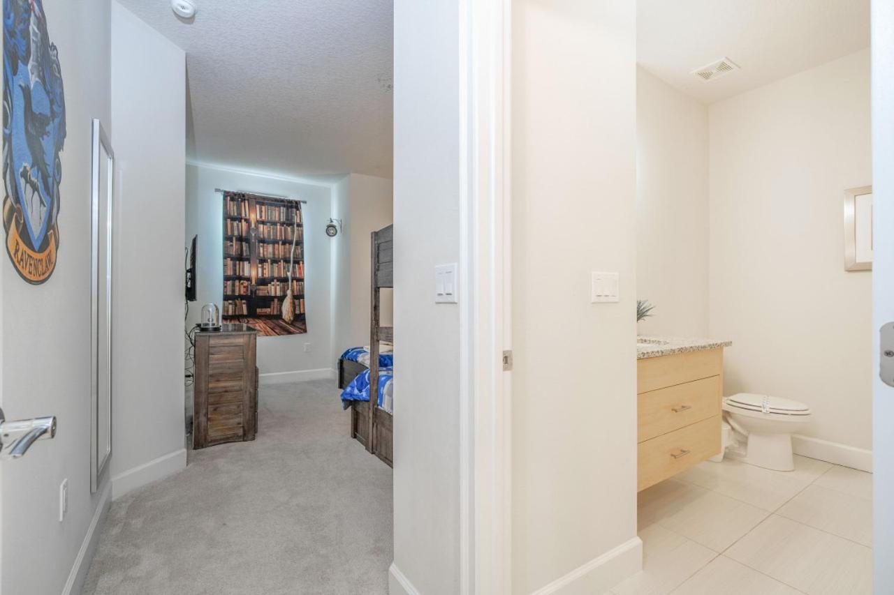 3BR Townhouse Near Disney BBQ Grill and Pool