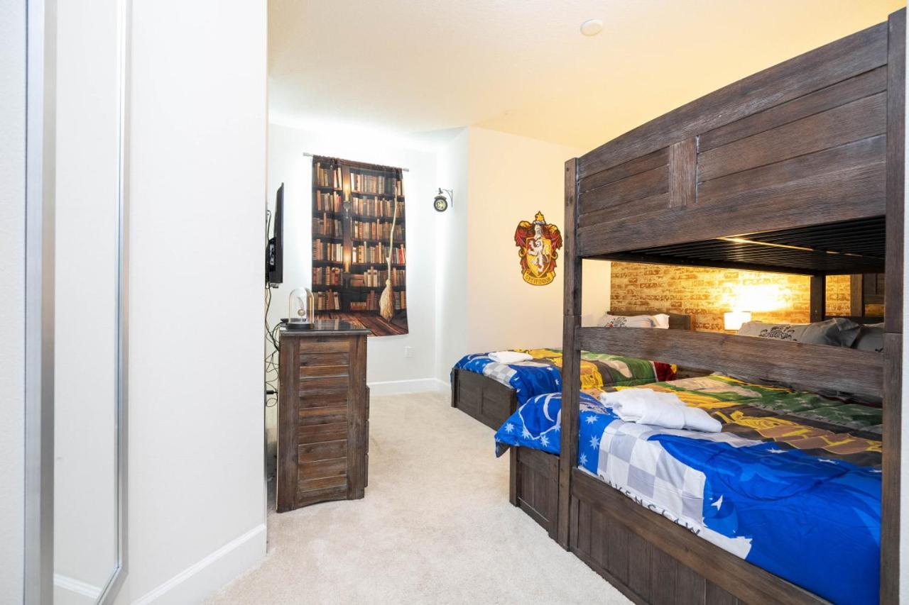 3BR Townhouse Near Disney BBQ Grill and Pool