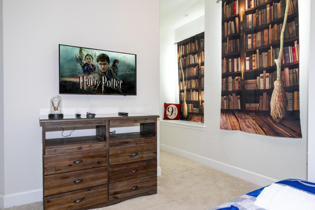 3BR Townhouse Near Disney BBQ Grill and Pool