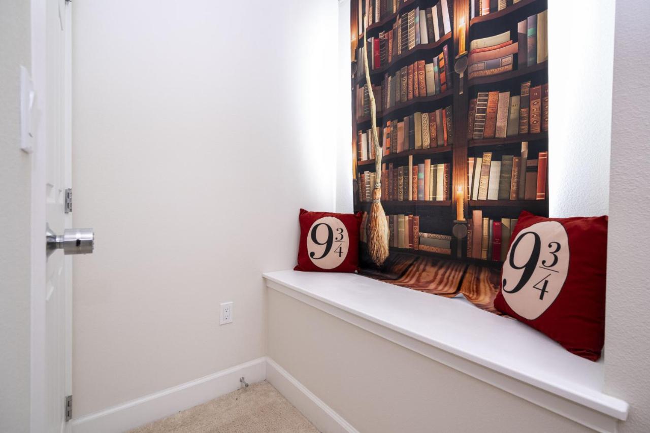 3BR Townhouse Near Disney BBQ Grill and Pool