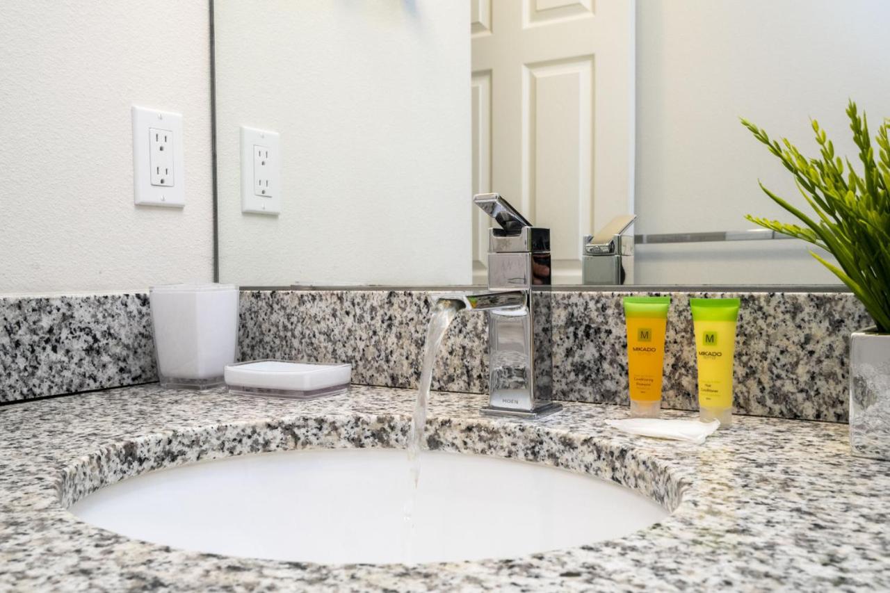 3BR Townhouse Near Disney BBQ Grill and Pool