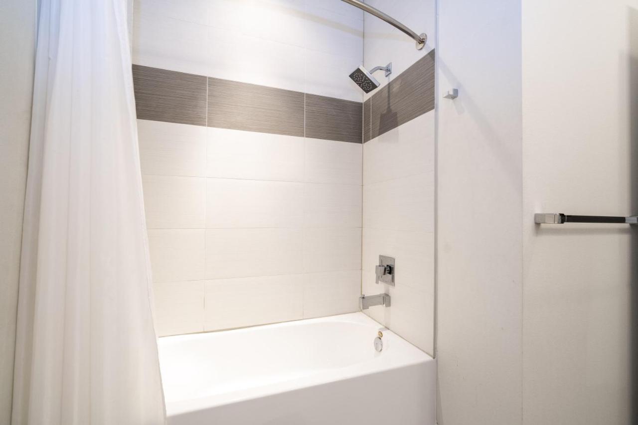 3BR Townhouse Near Disney BBQ Grill and Pool