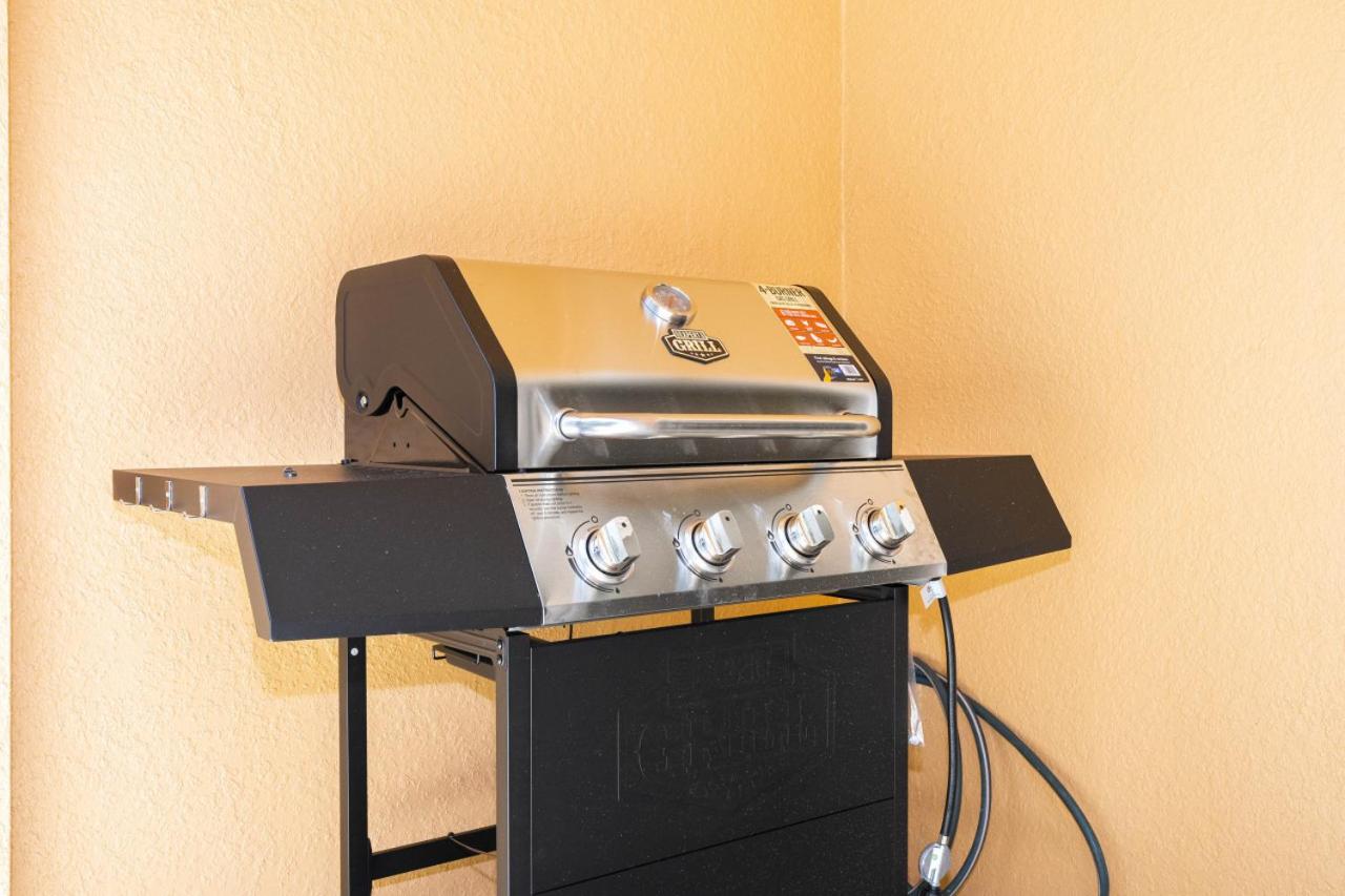 3BR Townhouse Near Disney BBQ Grill and Pool