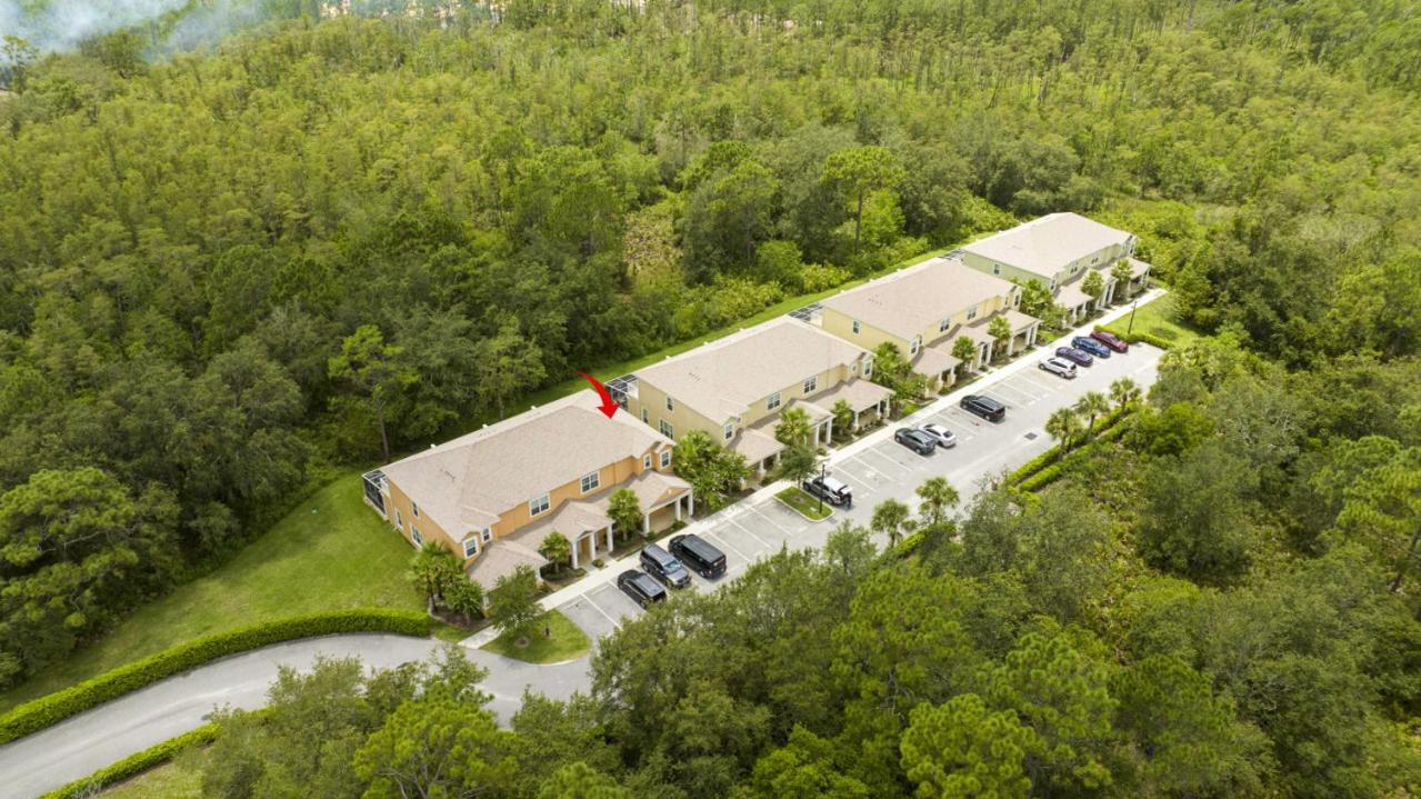 3BR Townhouse Near Disney BBQ Grill and Pool