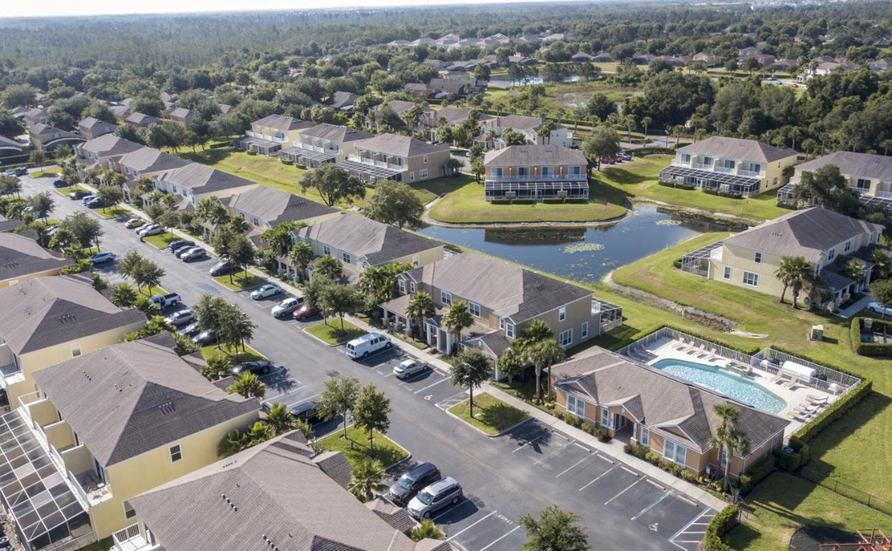 3BR Townhouse Near Disney BBQ Grill and Pool