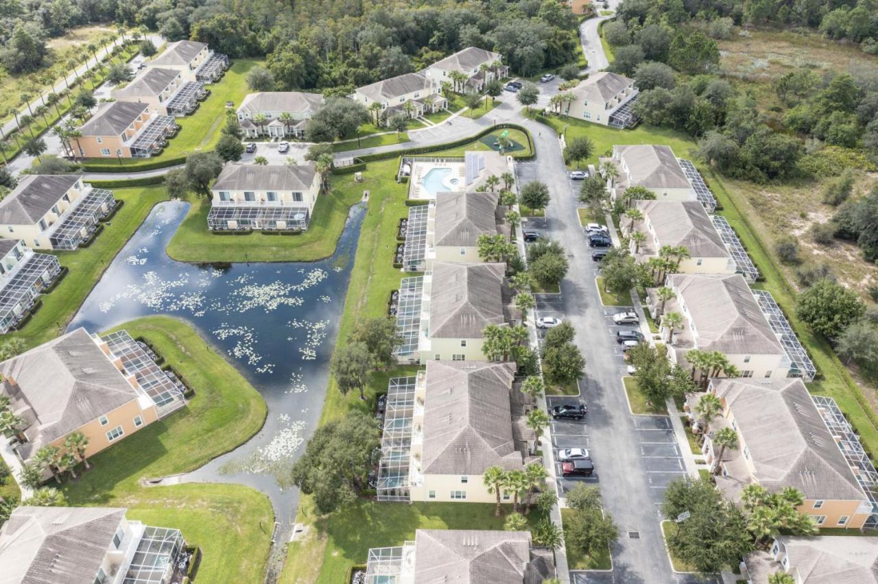 3BR Townhouse Near Disney BBQ Grill and Pool