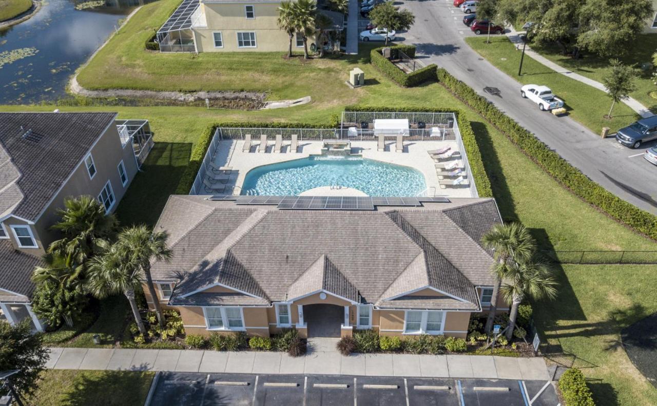 3BR Townhouse Near Disney BBQ Grill and Pool