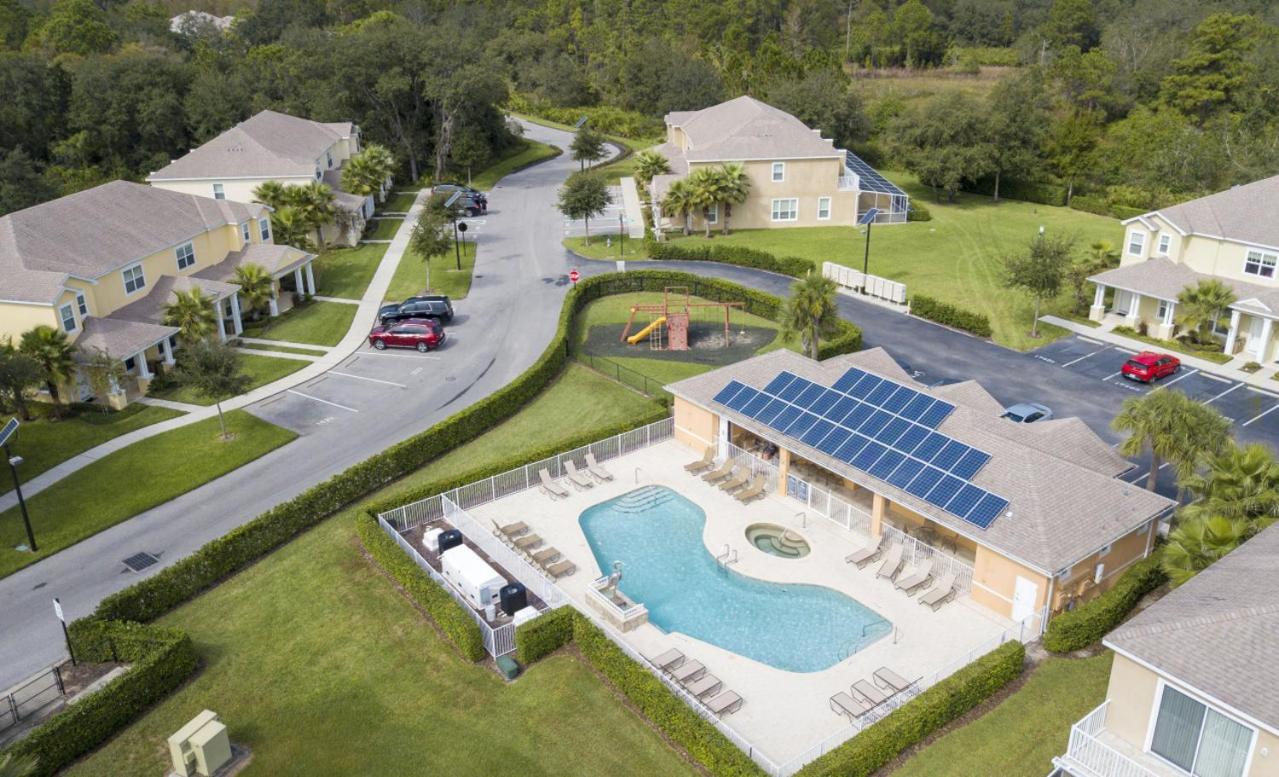 3BR Townhouse Near Disney BBQ Grill and Pool