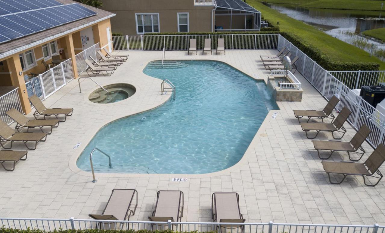 3BR Townhouse Near Disney BBQ Grill and Pool