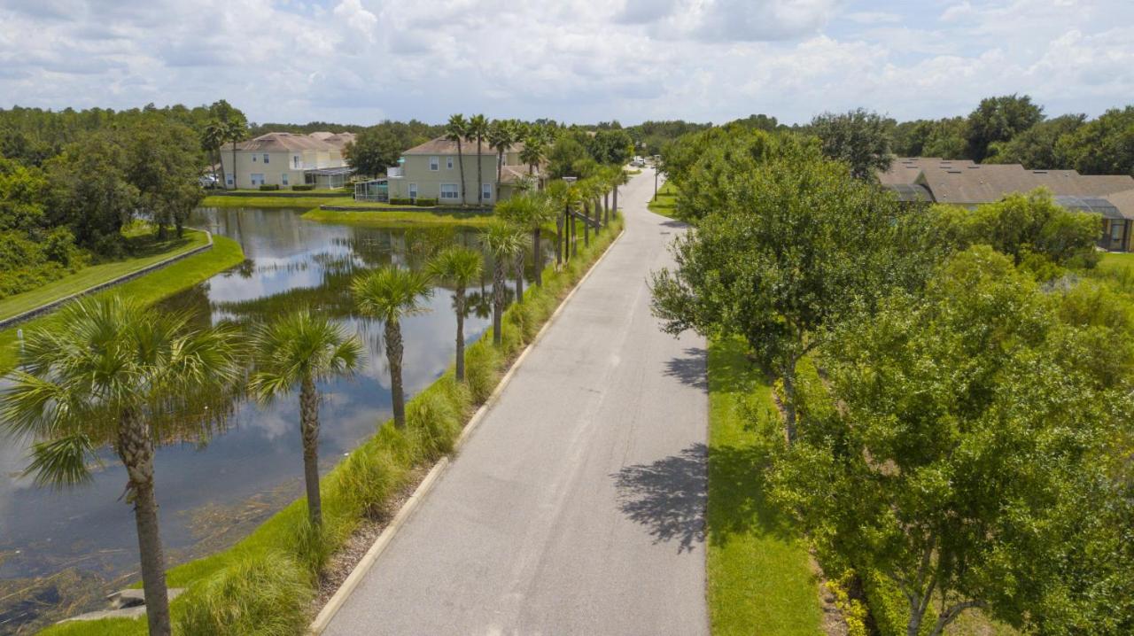 3BR Townhouse Near Disney BBQ Grill and Pool
