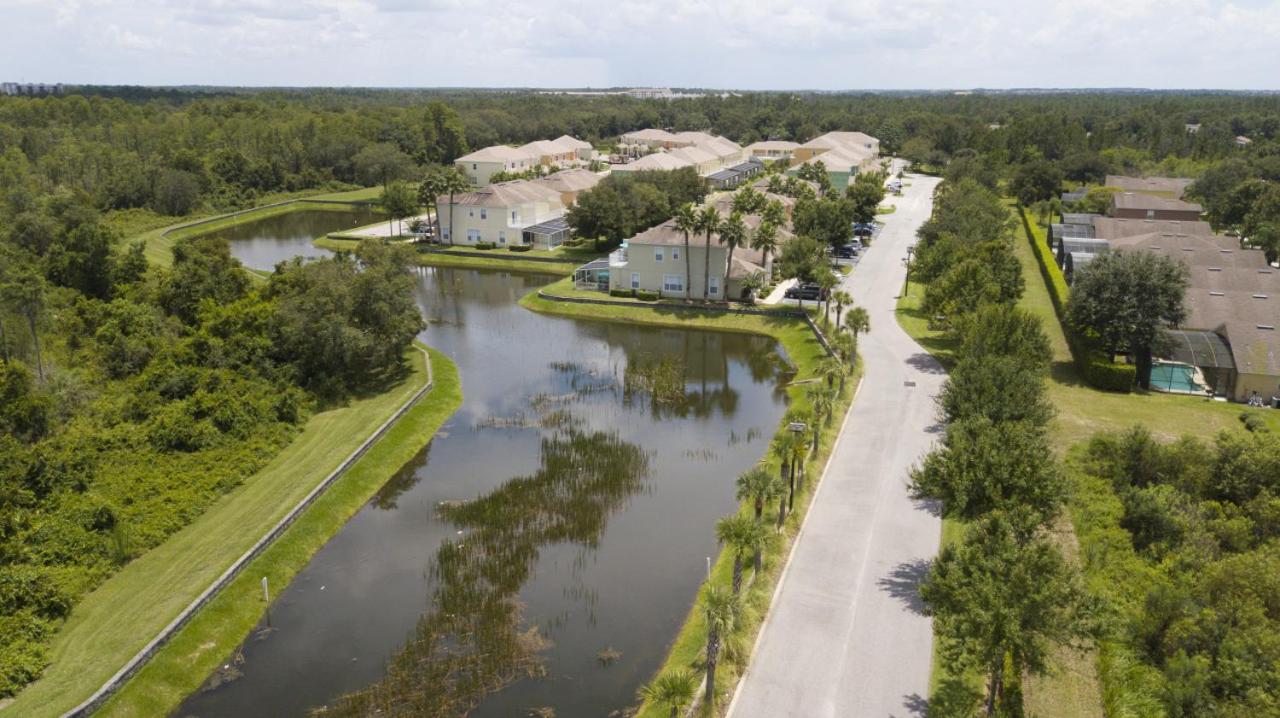 3BR Townhouse Near Disney BBQ Grill and Pool