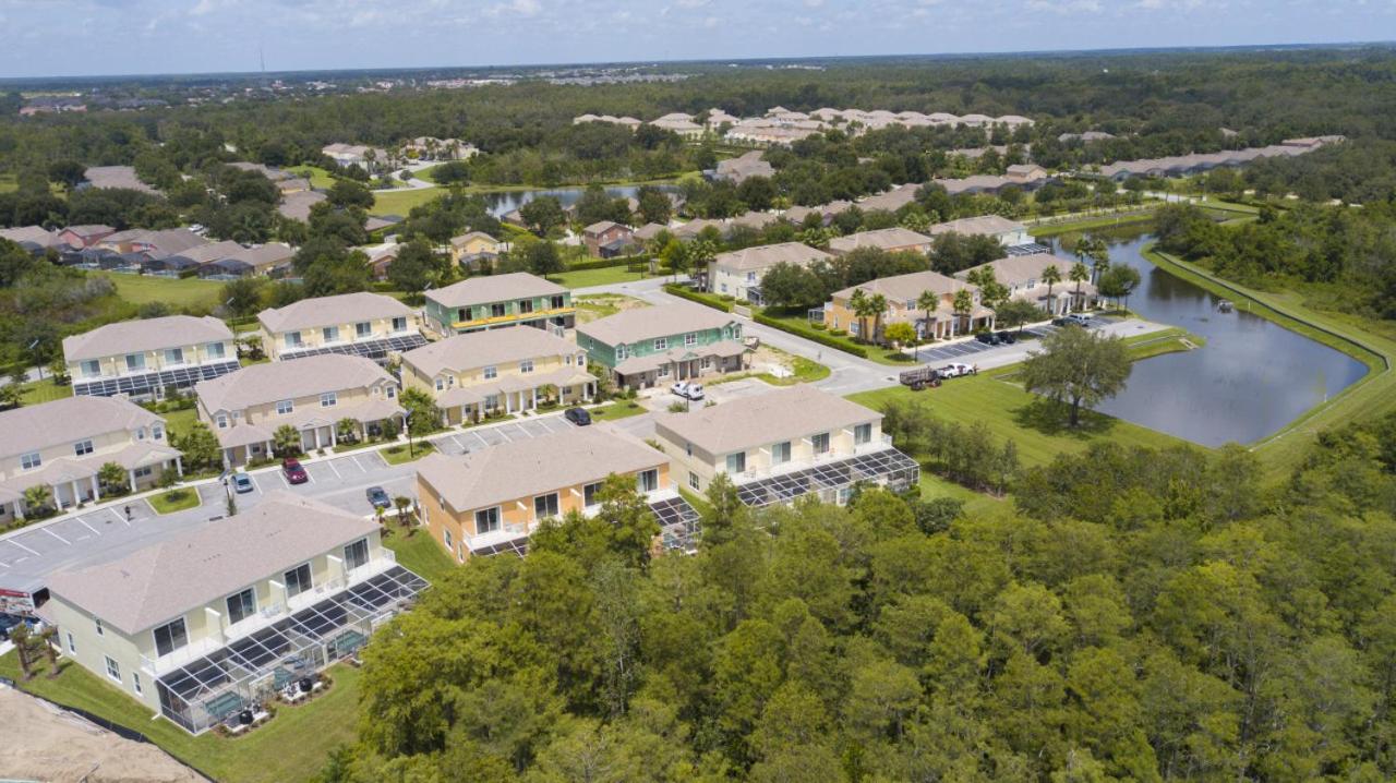 3BR Townhouse Near Disney BBQ Grill and Pool