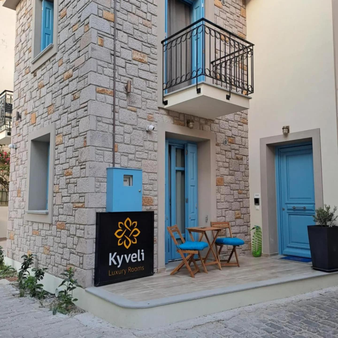 Kyveli LuxuryRooms