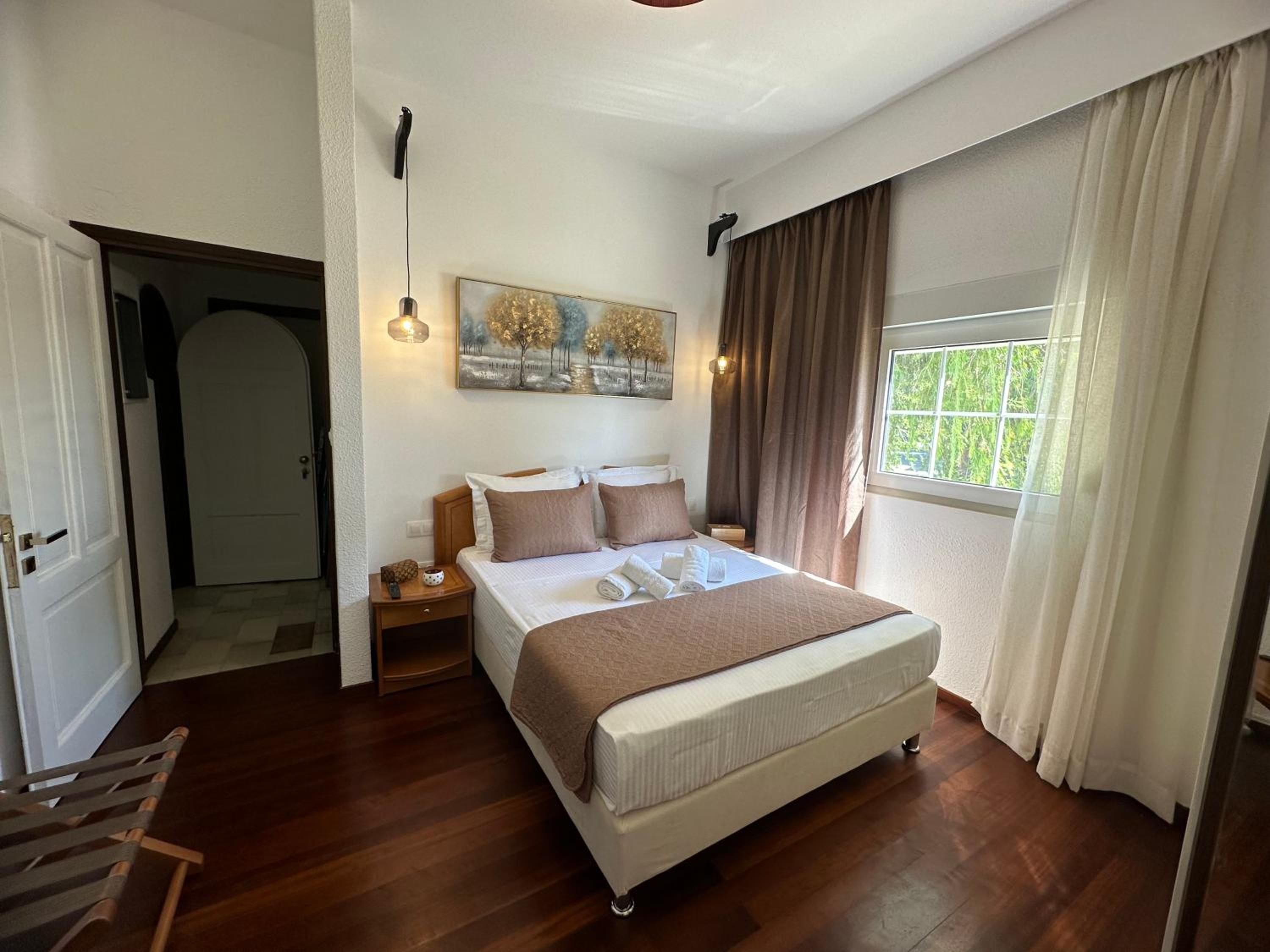 Villa Komorebi Detached 3 Bedroom Grand Estate, 2500m2 Private Garden, Walk to Beach & Town