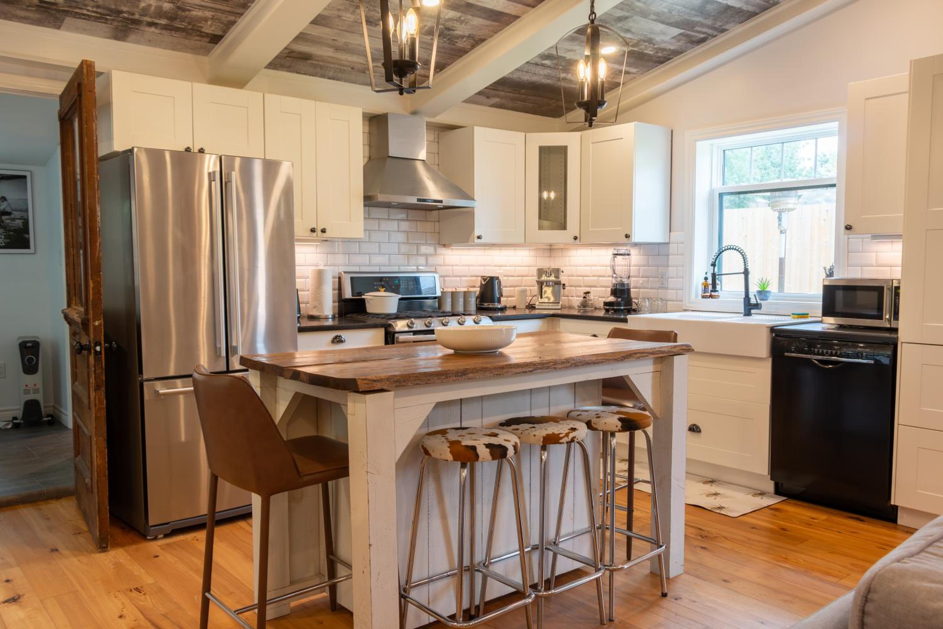 Elegant Elora Home with Stylish Décor