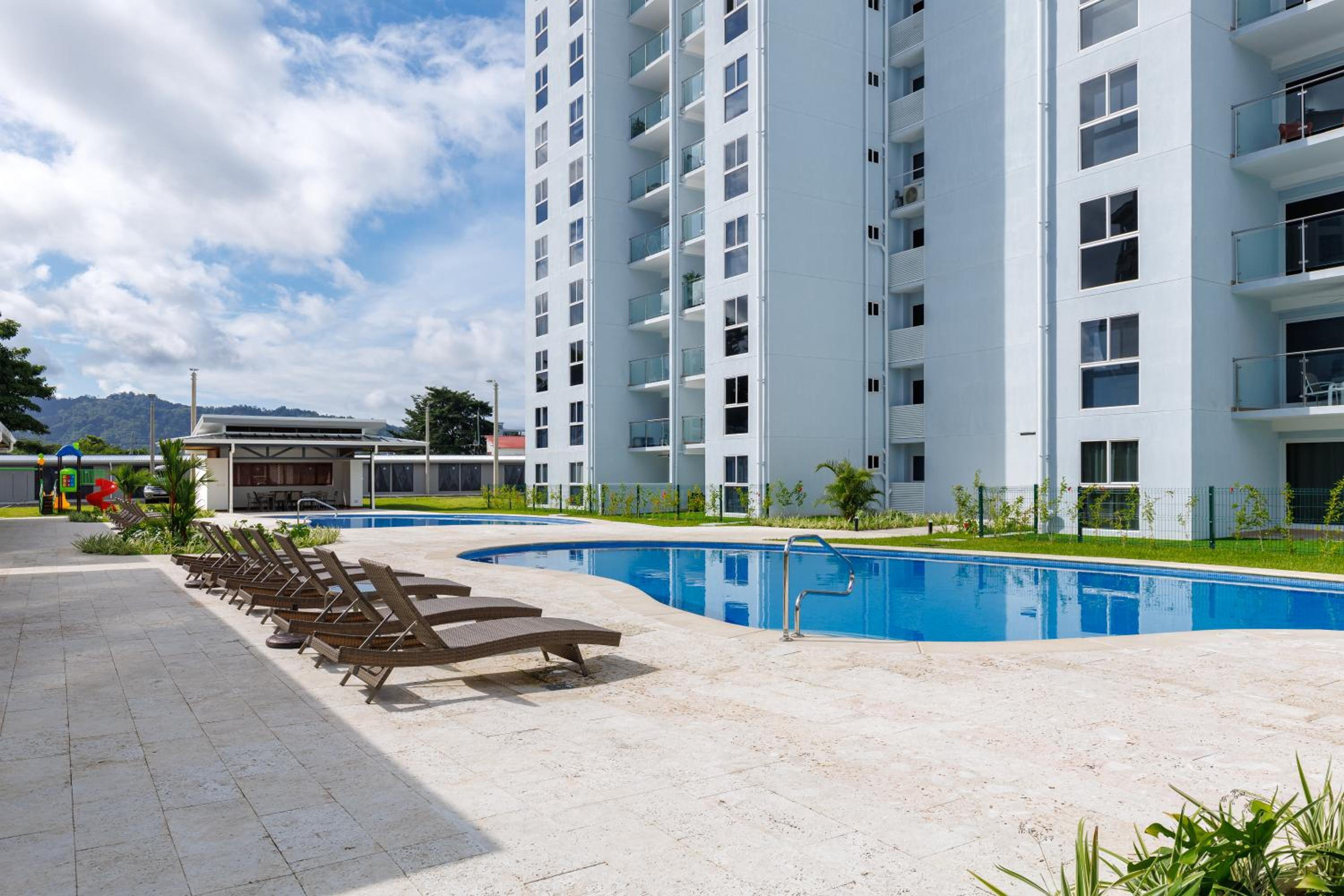 Casago 0404A - BRAND NEW RENTAL Stylish Condo with Beach & Marine Design