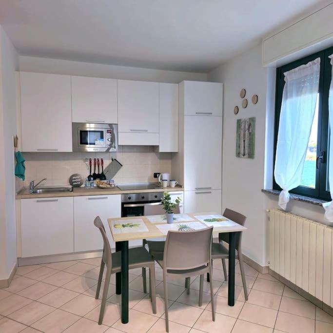 App 22 - Appartamento ad Angolo con Balcone