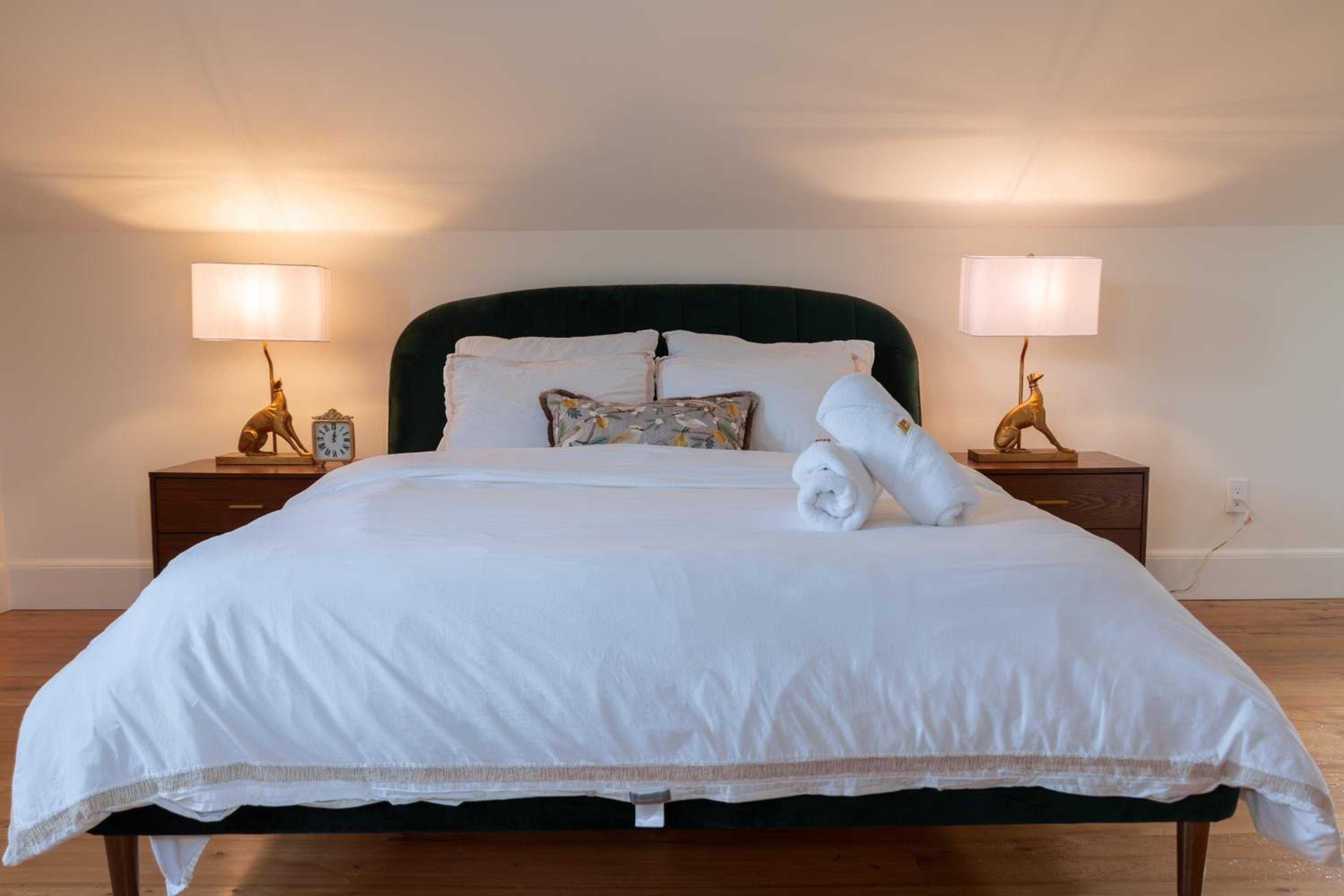 Elegant Elora Home with Stylish Décor