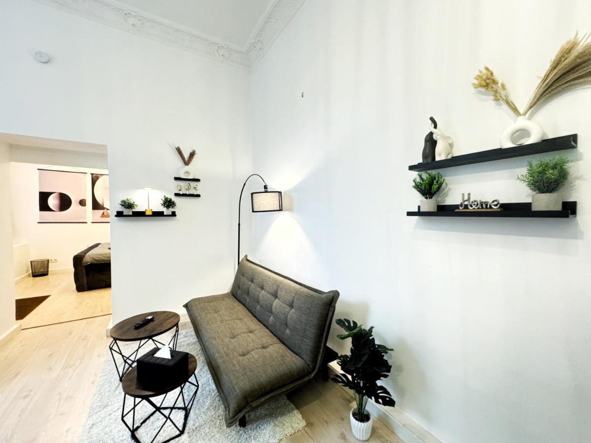HolidayHome Apartments I Spacious 130qm Apartment Near Berlins Top Sights