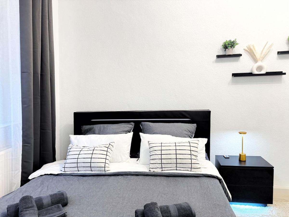HolidayHome Apartments I Spacious 130qm Apartment Near Berlins Top Sights