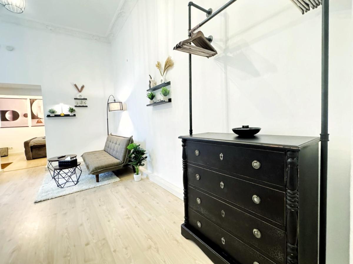 HolidayHome Apartments I Spacious 130qm Apartment Near Berlins Top Sights