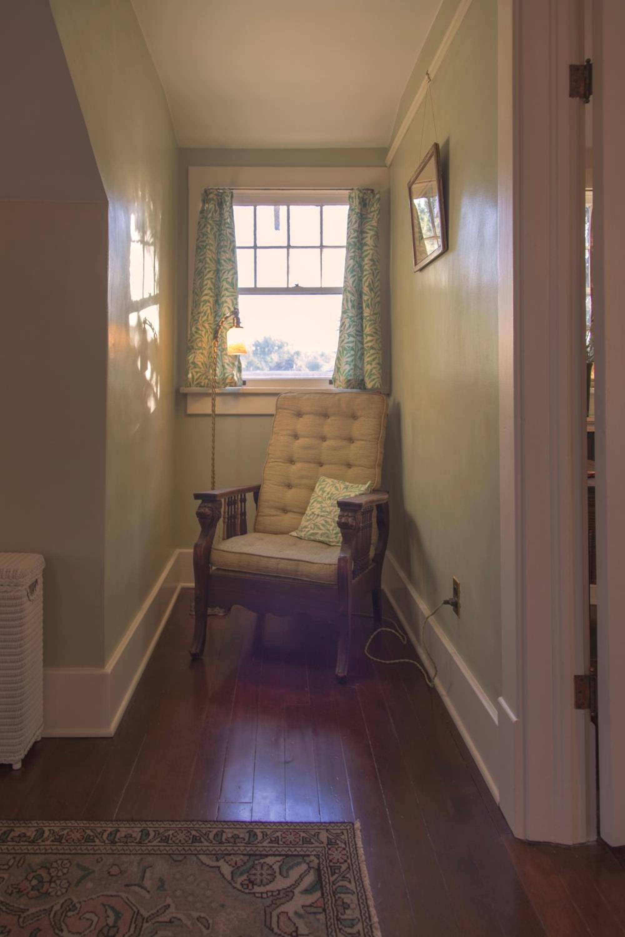 The Historic Benham-Johnston Bungalow view 4